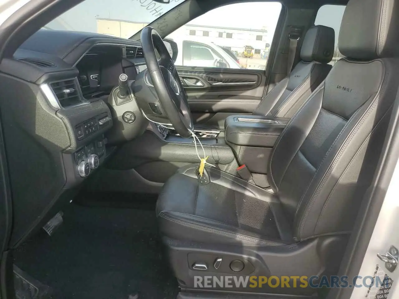 7 Photograph of a damaged car 1GKS2JKL4NR301507 GMC YUKON 2022
