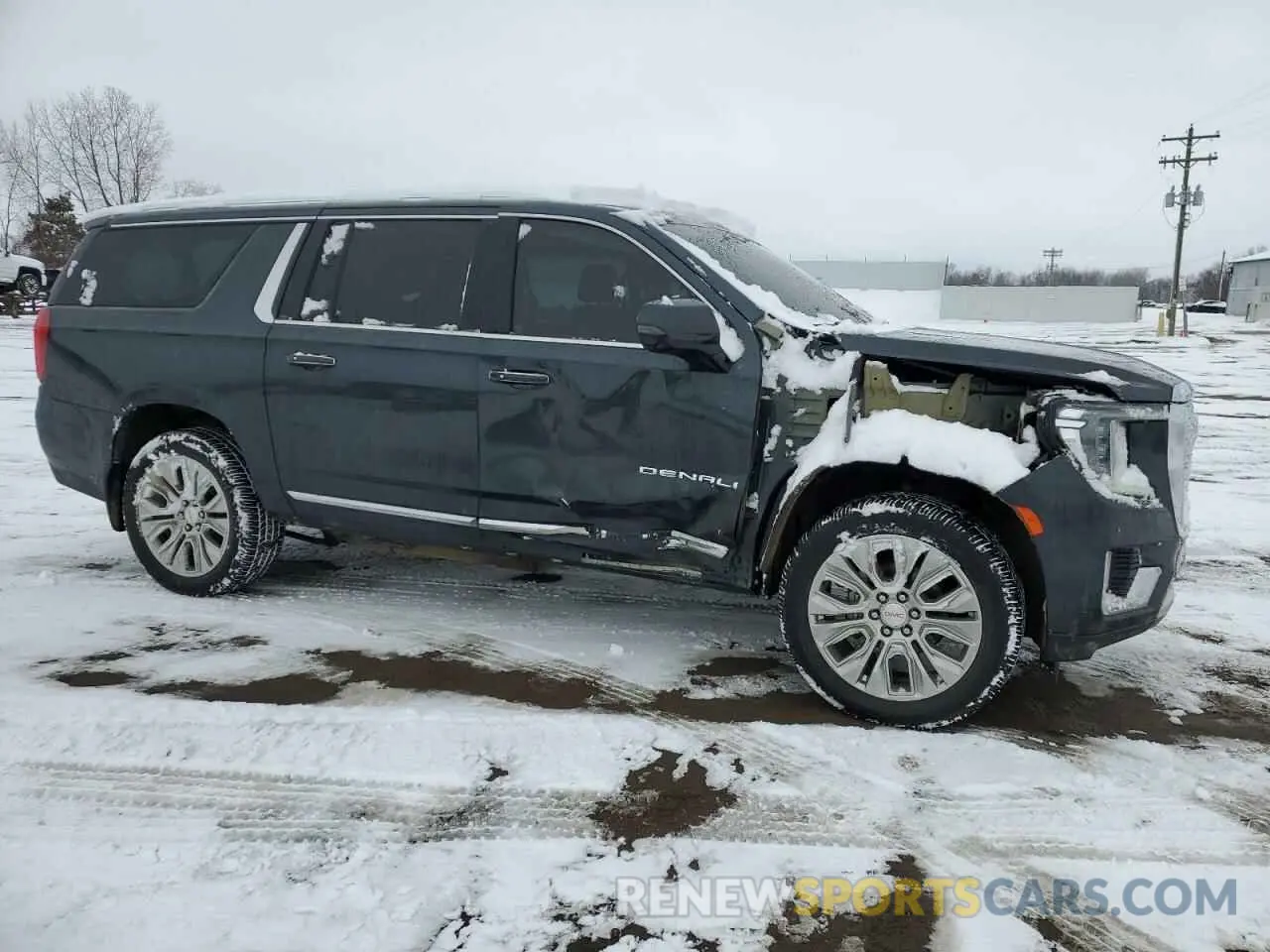 4 Photograph of a damaged car 1GKS2JKL6NR166949 GMC YUKON 2022