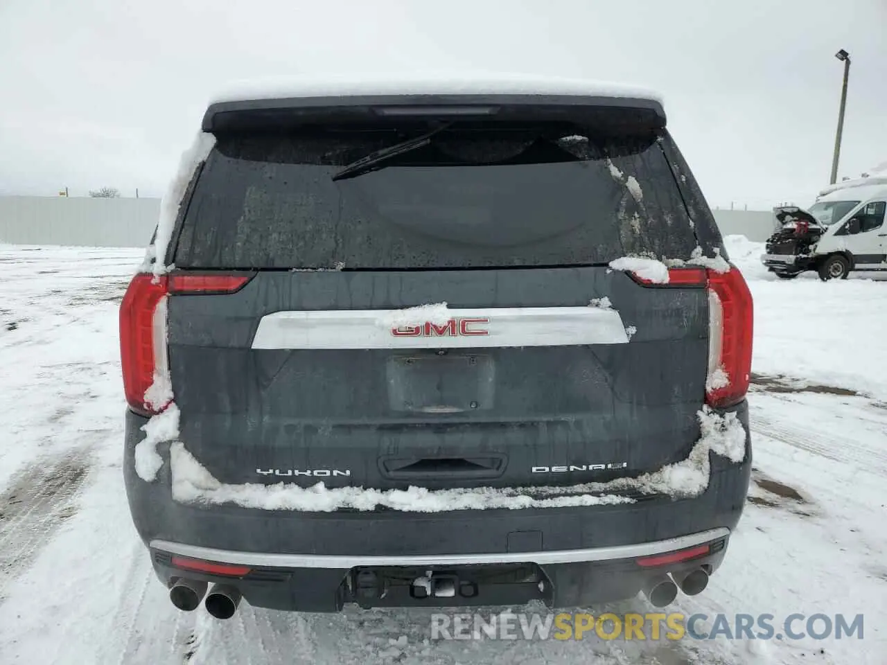 6 Photograph of a damaged car 1GKS2JKL6NR166949 GMC YUKON 2022