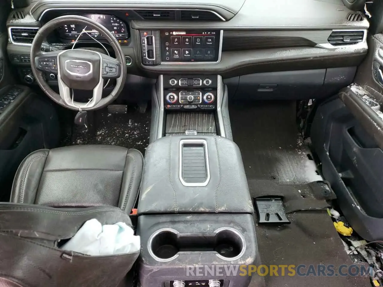 8 Photograph of a damaged car 1GKS2JKL6NR166949 GMC YUKON 2022