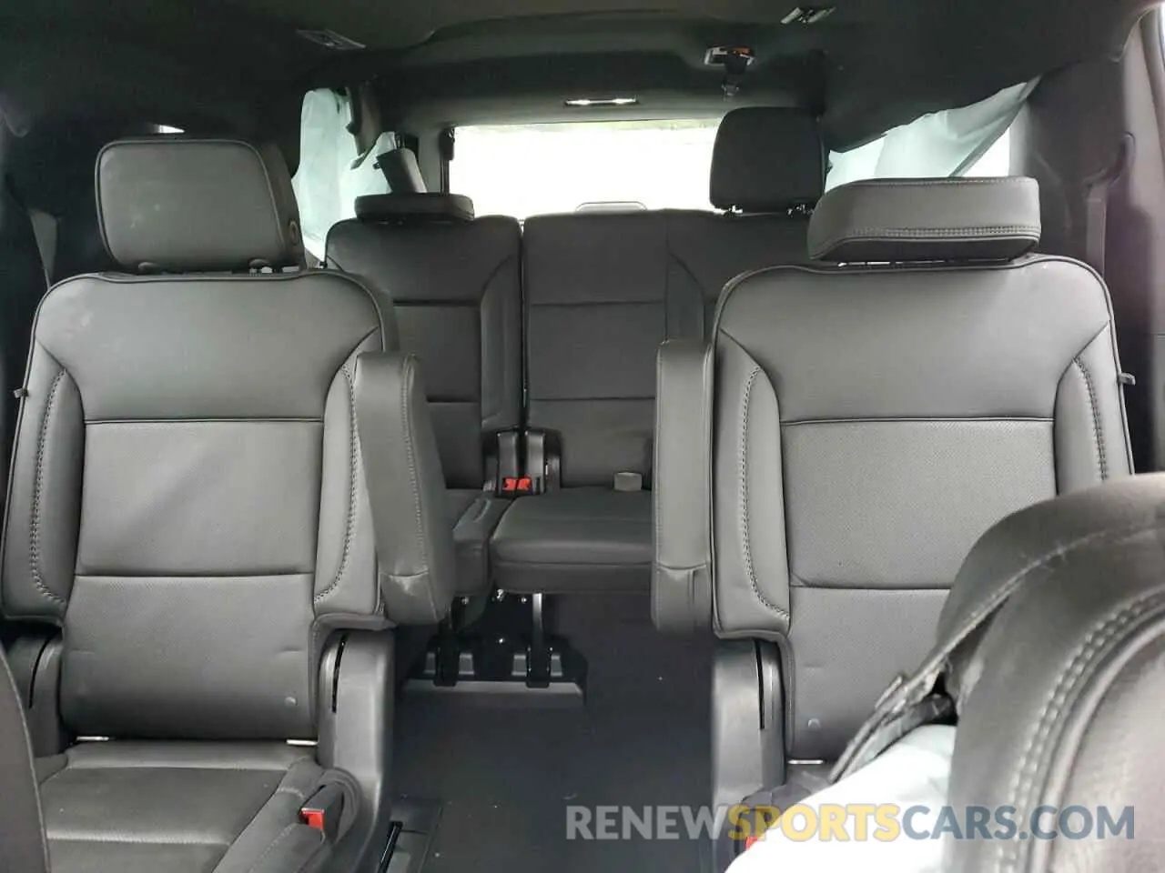 10 Photograph of a damaged car 1GKS2JKL7NR168712 GMC YUKON 2022