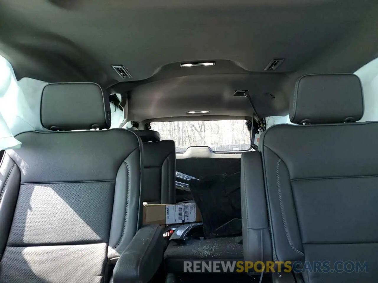 10 Photograph of a damaged car 1GKS2JKL9NR153838 GMC YUKON 2022