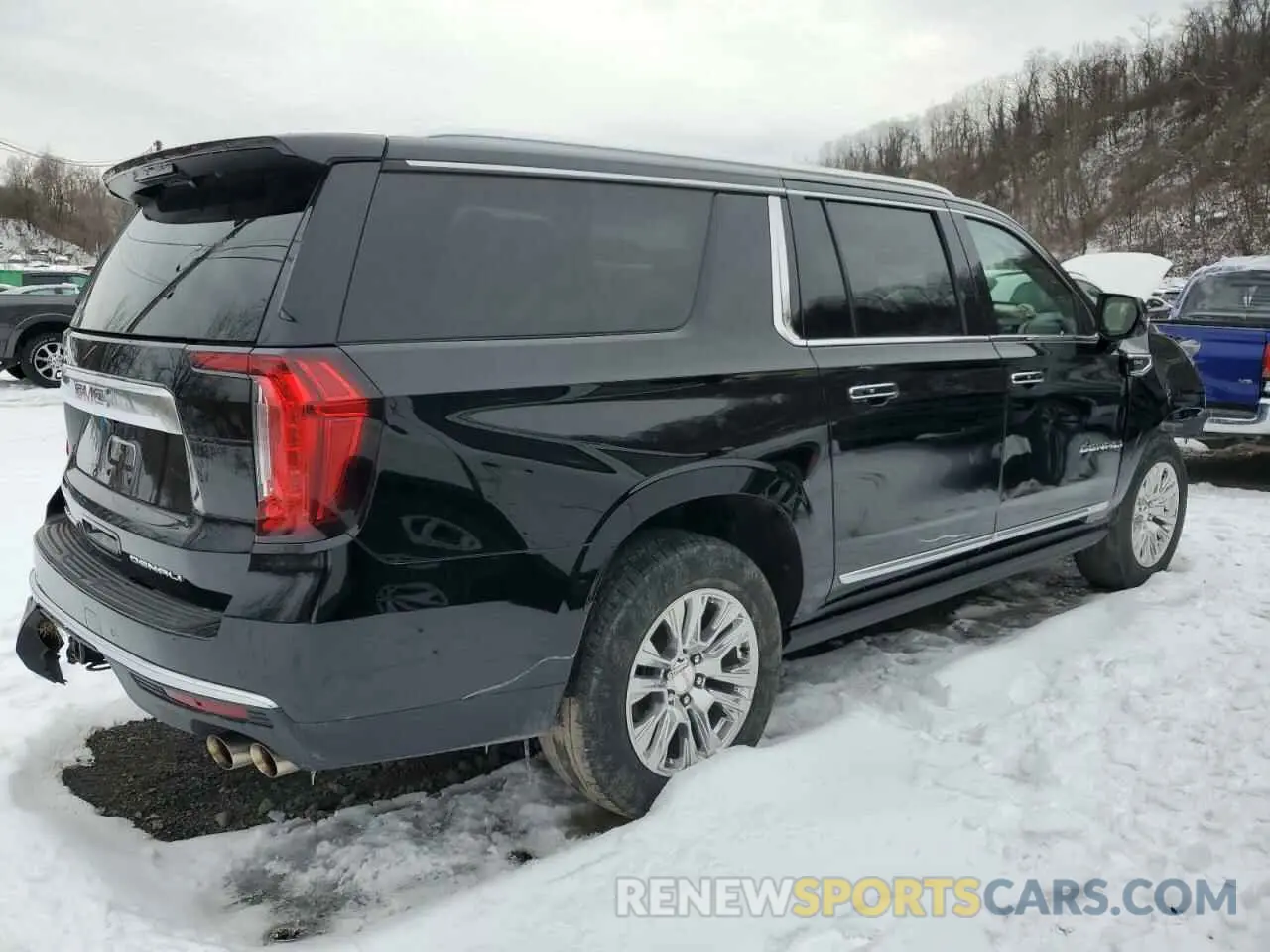 3 Photograph of a damaged car 1GKS2JKL9NR173720 GMC YUKON 2022