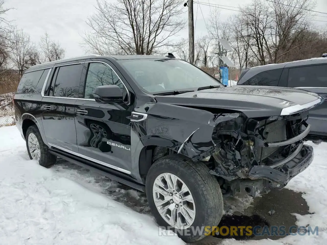 4 Photograph of a damaged car 1GKS2JKL9NR173720 GMC YUKON 2022