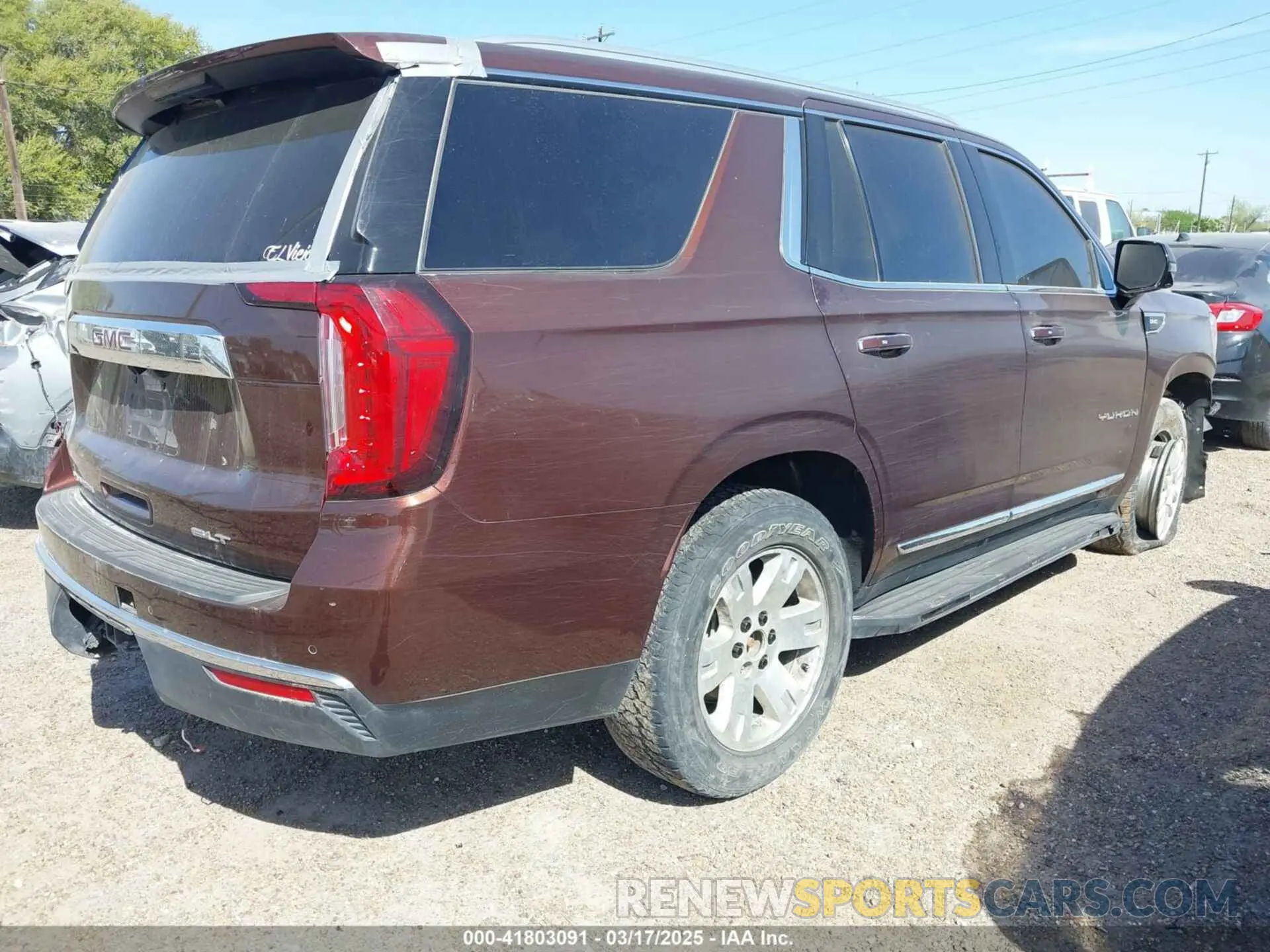 4 Photograph of a damaged car 1GKS1BKD8PR529871 GMC YUKON 2023