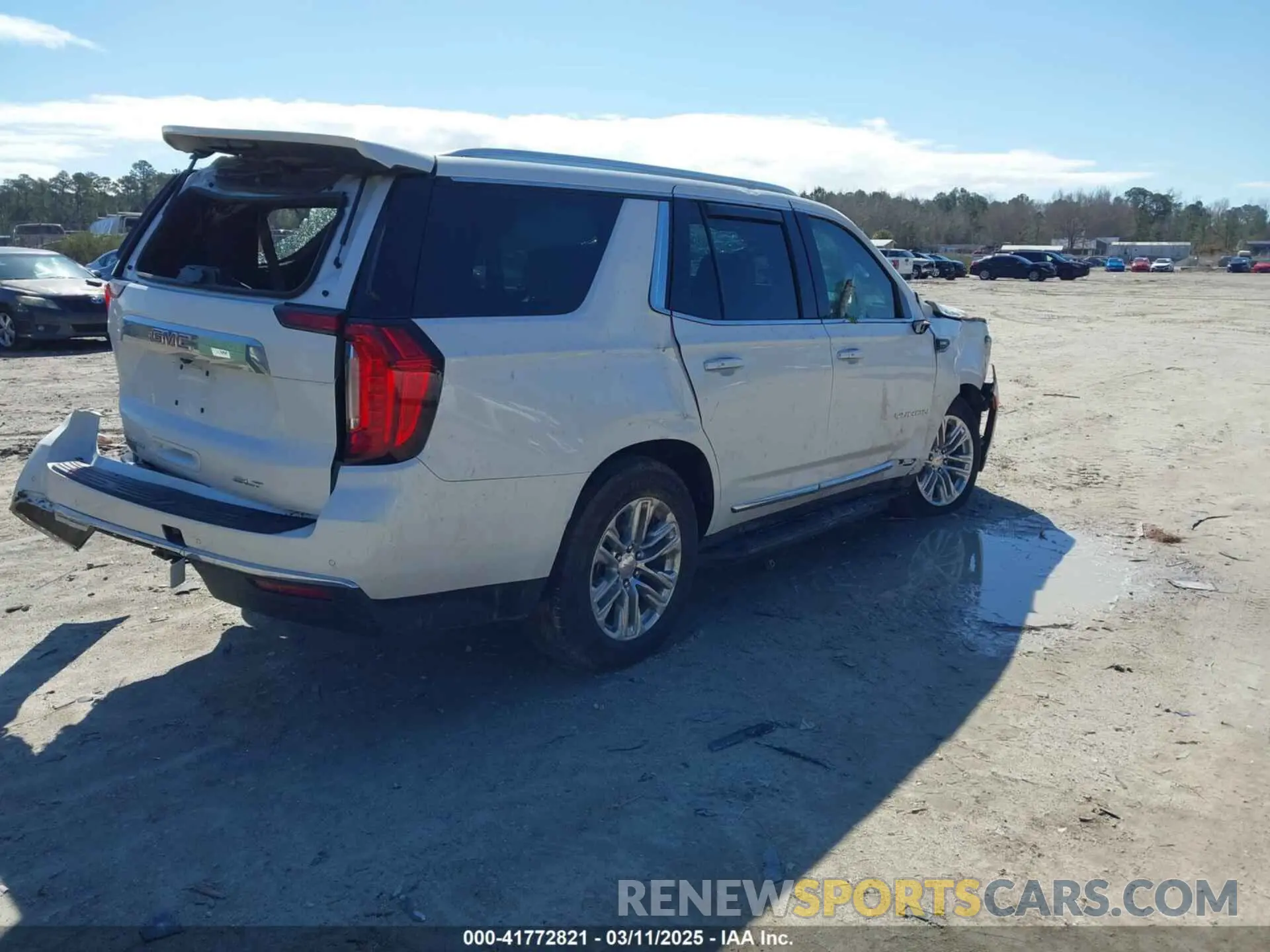 4 Photograph of a damaged car 1GKS1BKT2PR512815 GMC YUKON 2023