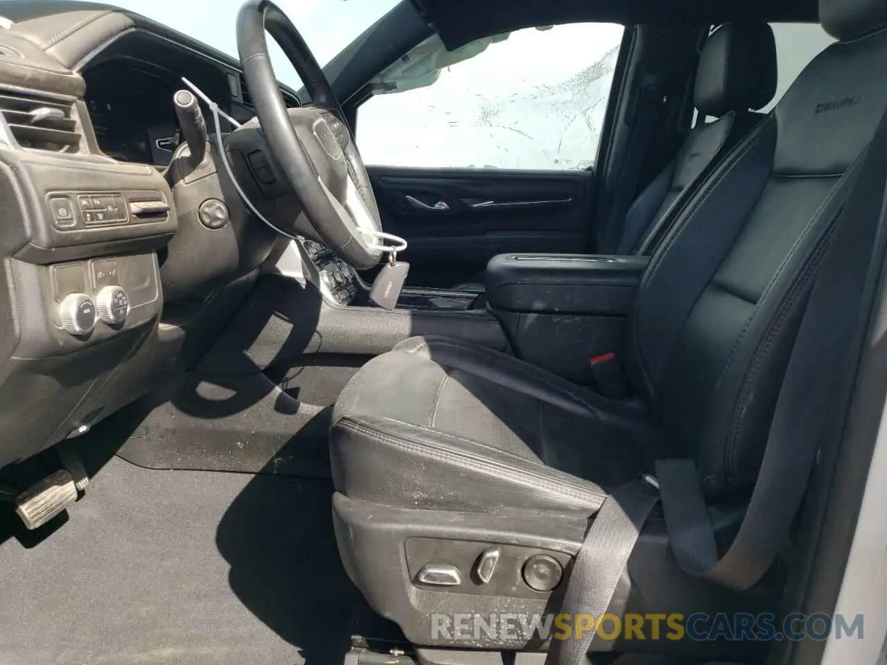 7 Photograph of a damaged car 1GKS1DKL0PR266651 GMC YUKON 2023