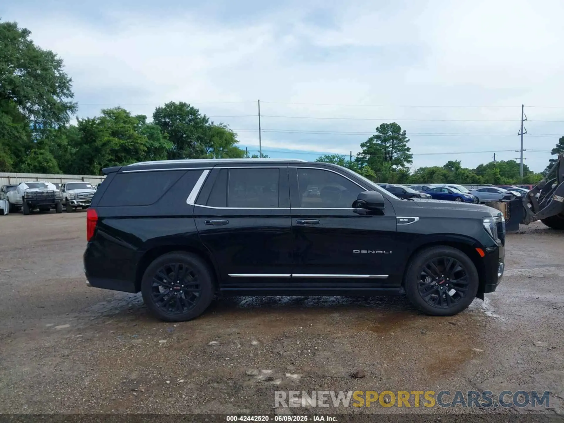 13 Photograph of a damaged car 1GKS1DKL8PR467469 GMC YUKON 2023