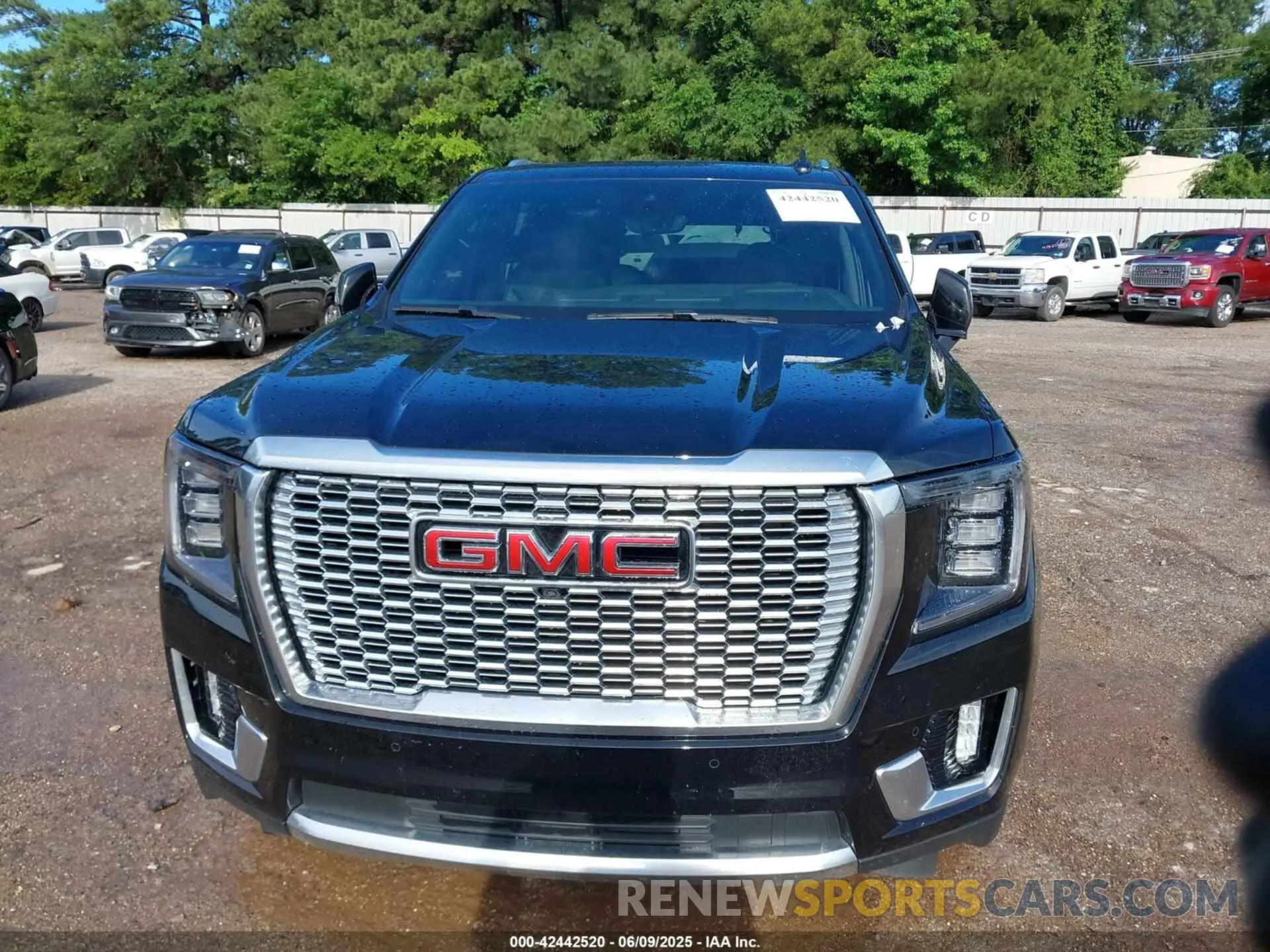 6 Photograph of a damaged car 1GKS1DKL8PR467469 GMC YUKON 2023
