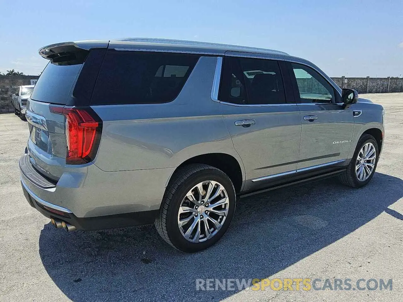 3 Photograph of a damaged car 1GKS1DKLXPR339931 GMC YUKON 2023
