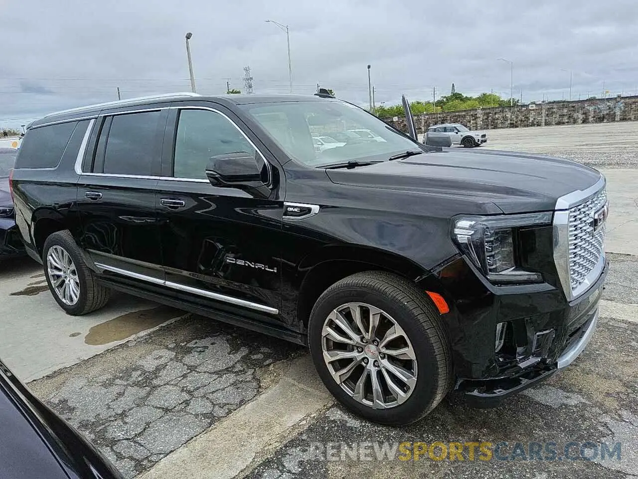 4 Photograph of a damaged car 1GKS1JKL8PR219043 GMC YUKON 2023