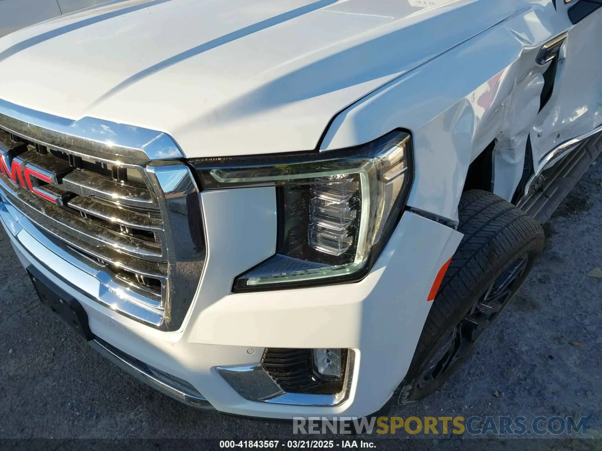 18 Photograph of a damaged car 1GKS2BKD6PR203094 GMC YUKON 2023