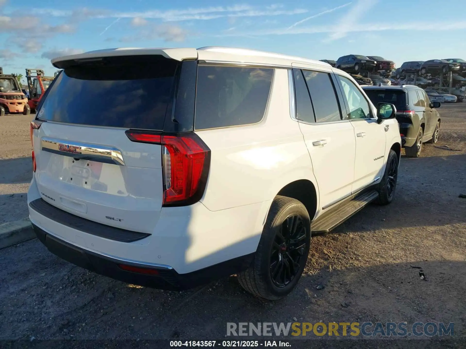 4 Photograph of a damaged car 1GKS2BKD6PR203094 GMC YUKON 2023