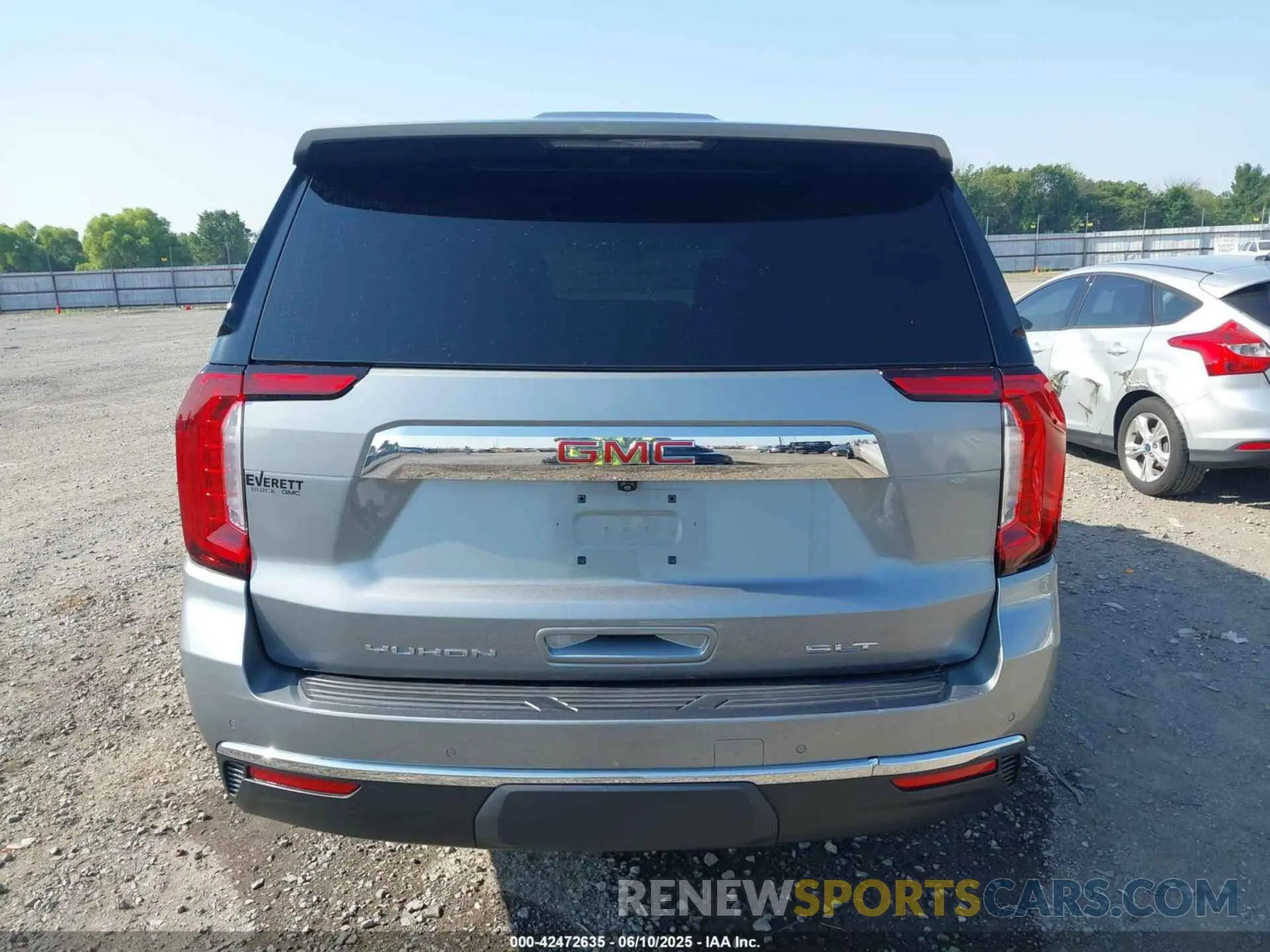 16 Photograph of a damaged car 1GKS2BKD9PR210427 GMC YUKON 2023