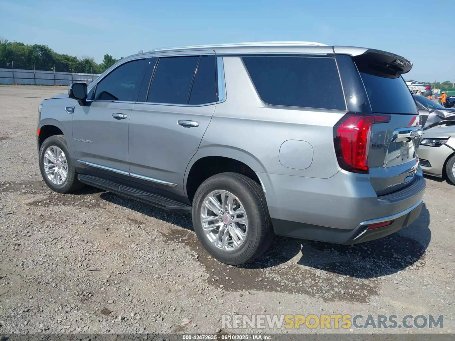 3 Photograph of a damaged car 1GKS2BKD9PR210427 GMC YUKON 2023