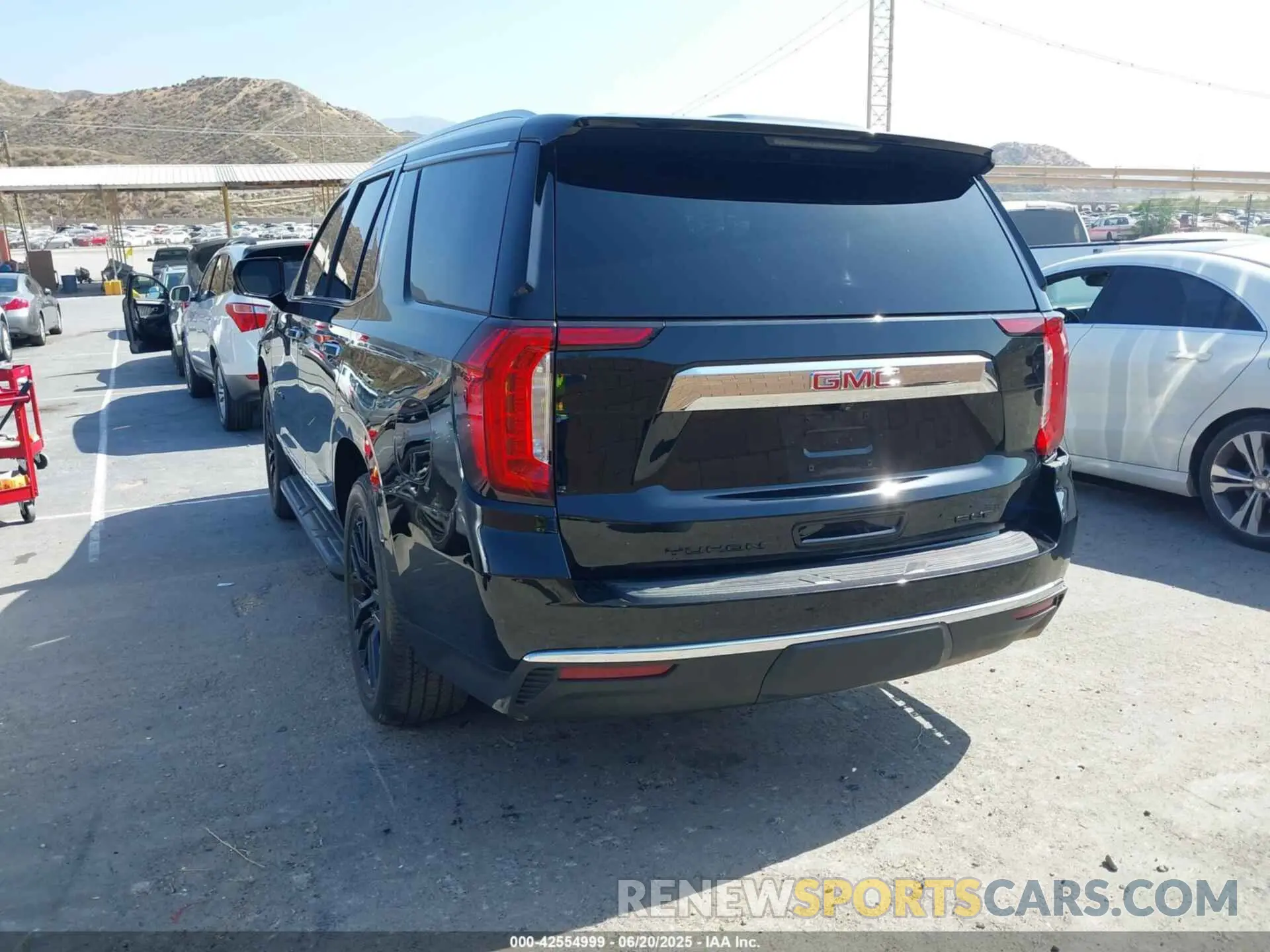 3 Photograph of a damaged car 1GKS2BKT3PR404670 GMC YUKON 2023