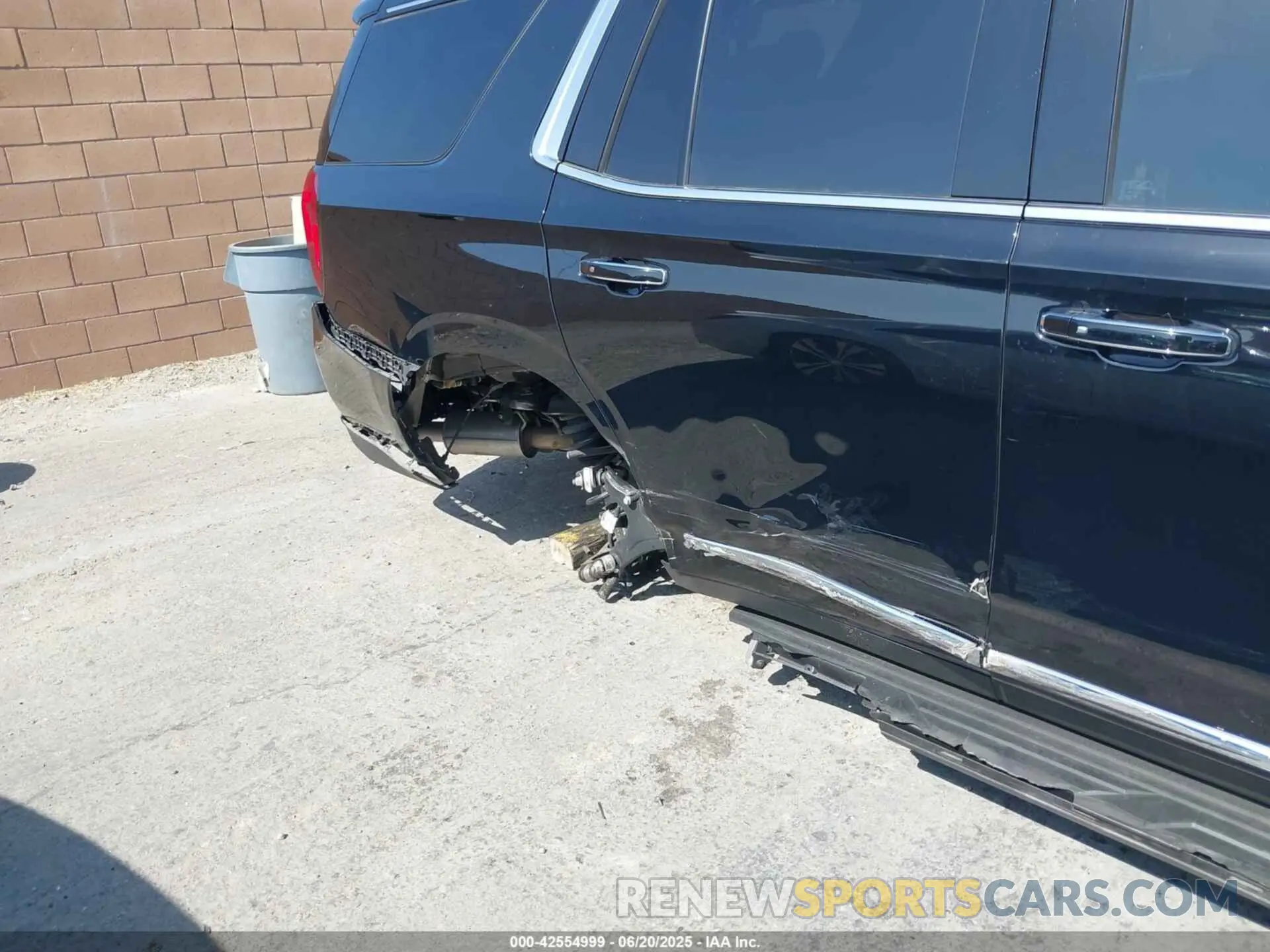 6 Photograph of a damaged car 1GKS2BKT3PR404670 GMC YUKON 2023