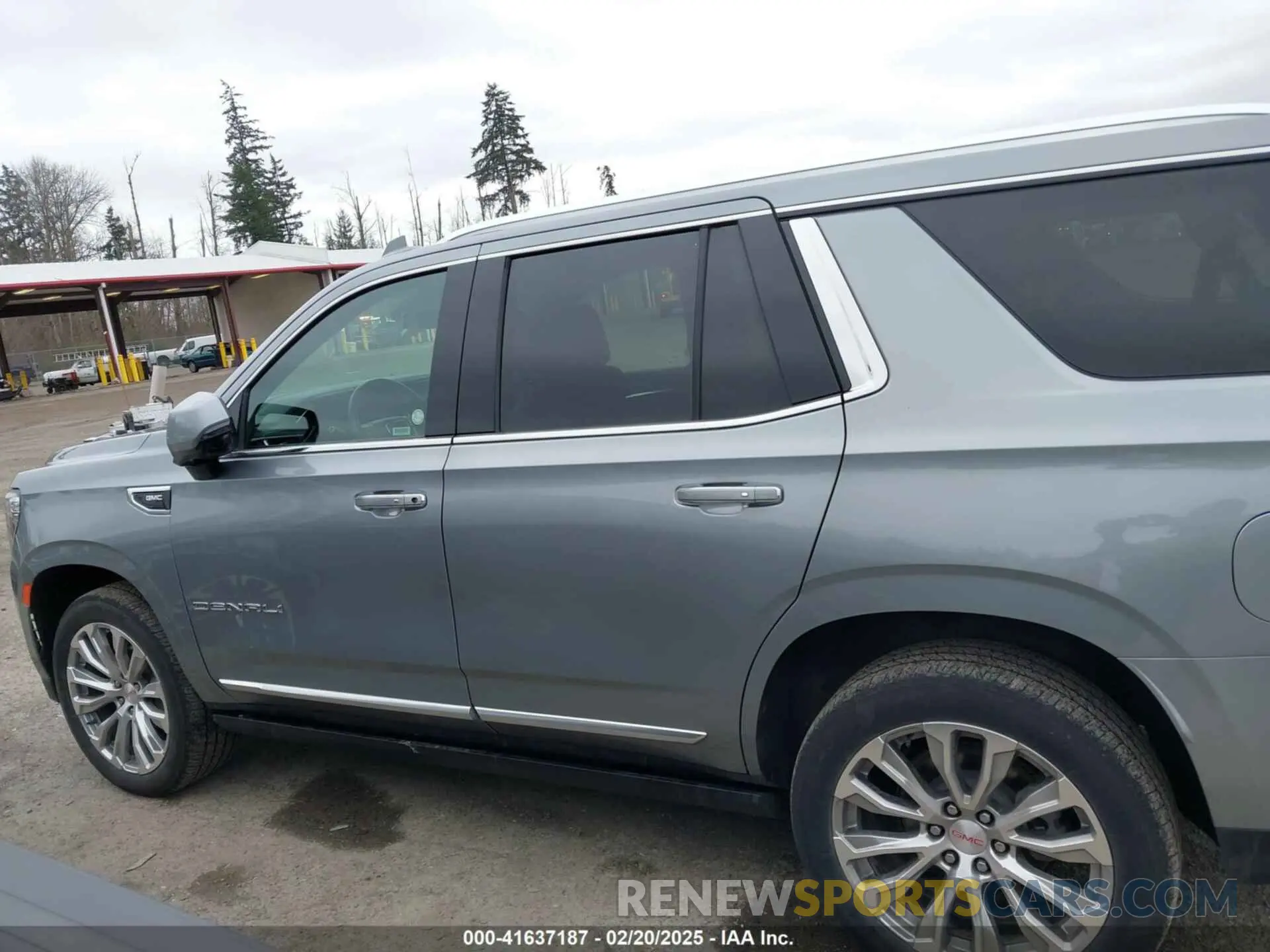 14 Photograph of a damaged car 1GKS2DKL1PR230416 GMC YUKON 2023