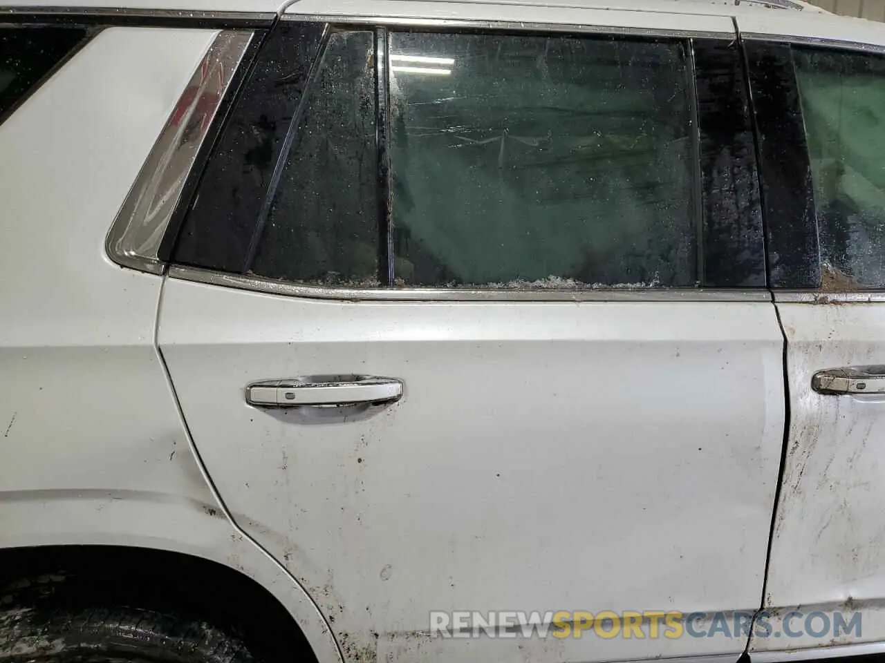 11 Photograph of a damaged car 1GKS2DKL1PR392756 GMC YUKON 2023