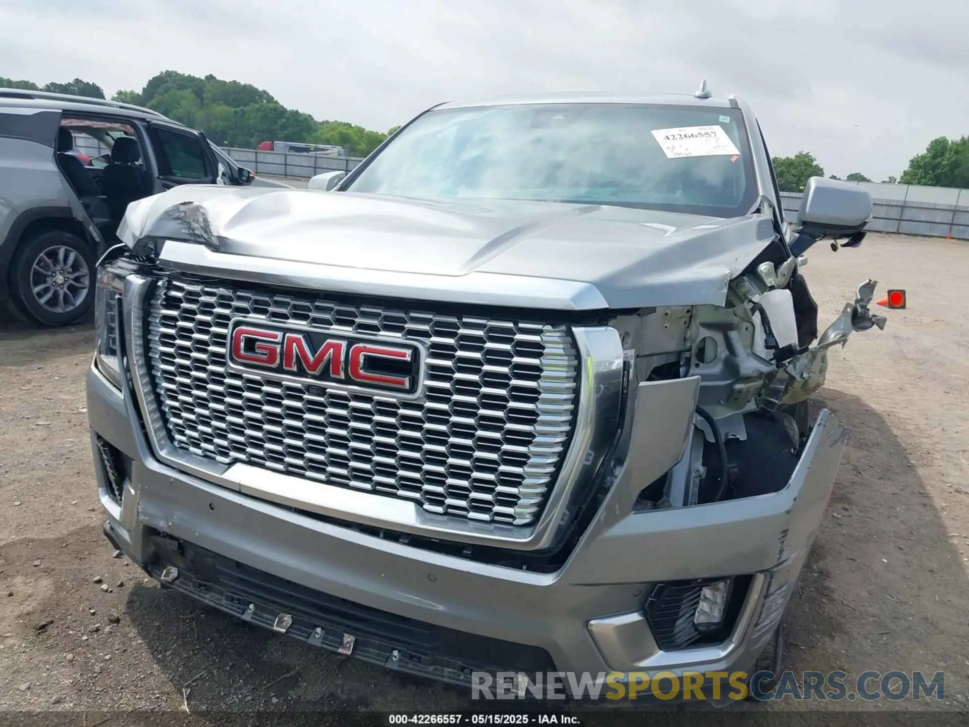 6 Photograph of a damaged car 1GKS2DKL2PR516372 GMC YUKON 2023