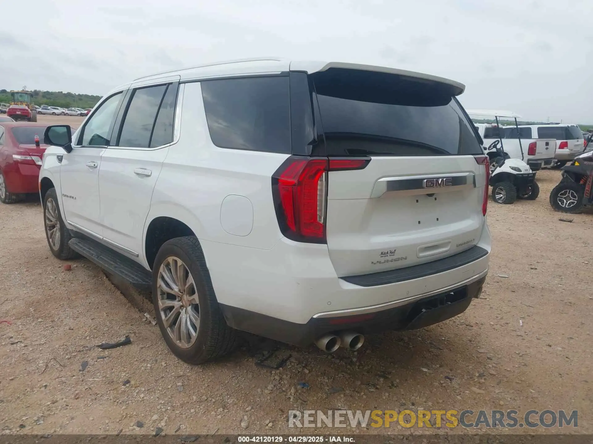 3 Photograph of a damaged car 1GKS2DKLXPR466756 GMC YUKON 2023