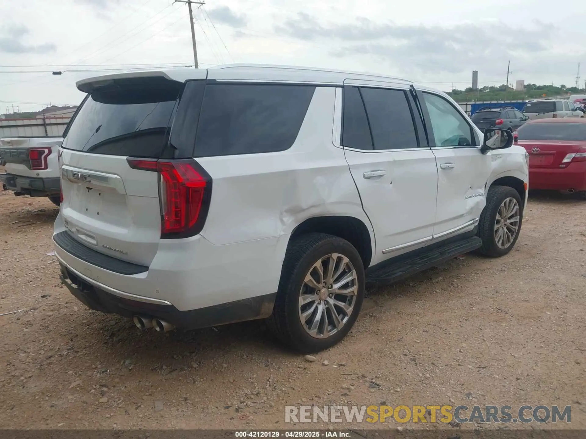 4 Photograph of a damaged car 1GKS2DKLXPR466756 GMC YUKON 2023
