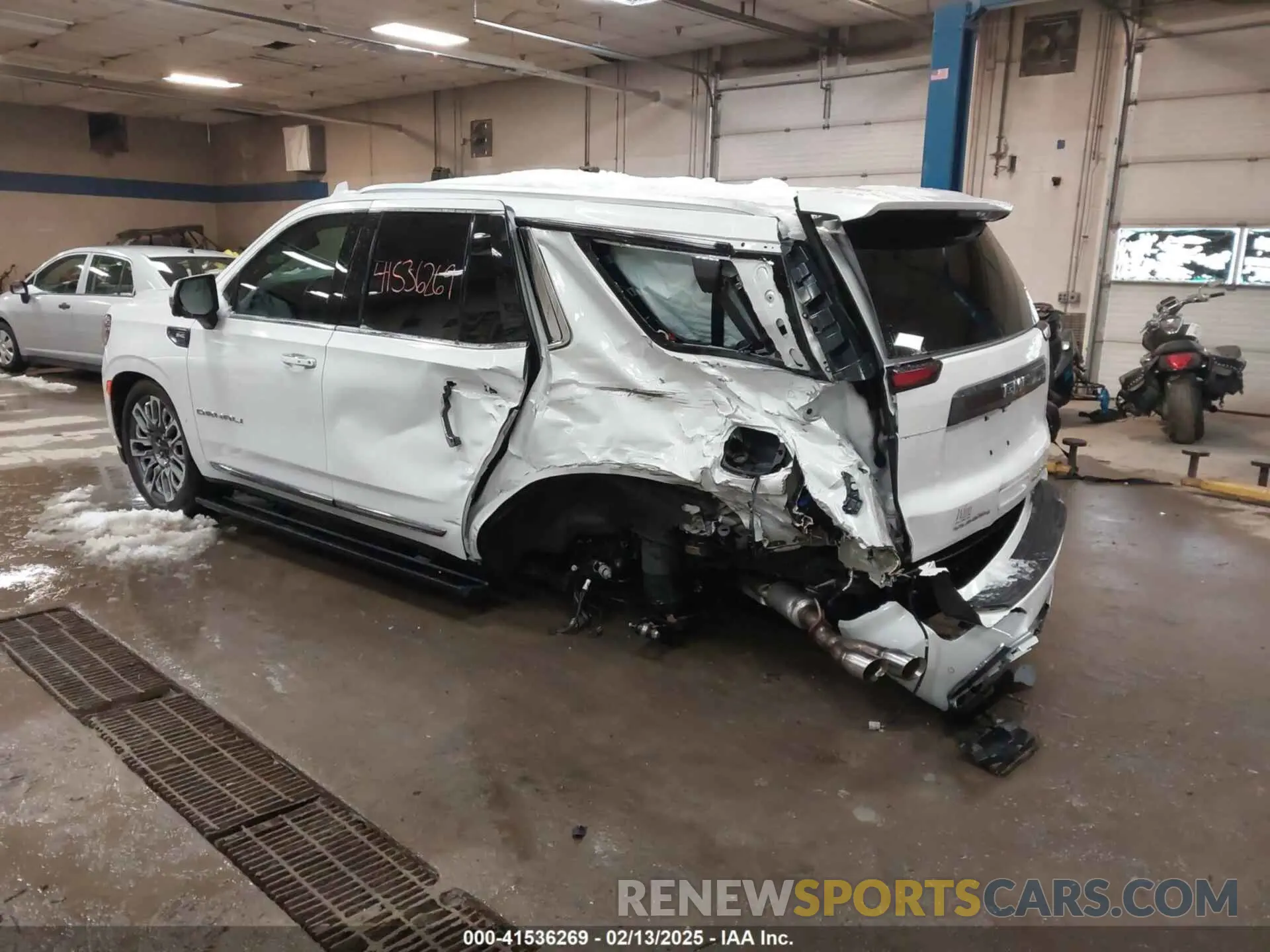 3 Photograph of a damaged car 1GKS2EKL5PR329276 GMC YUKON 2023