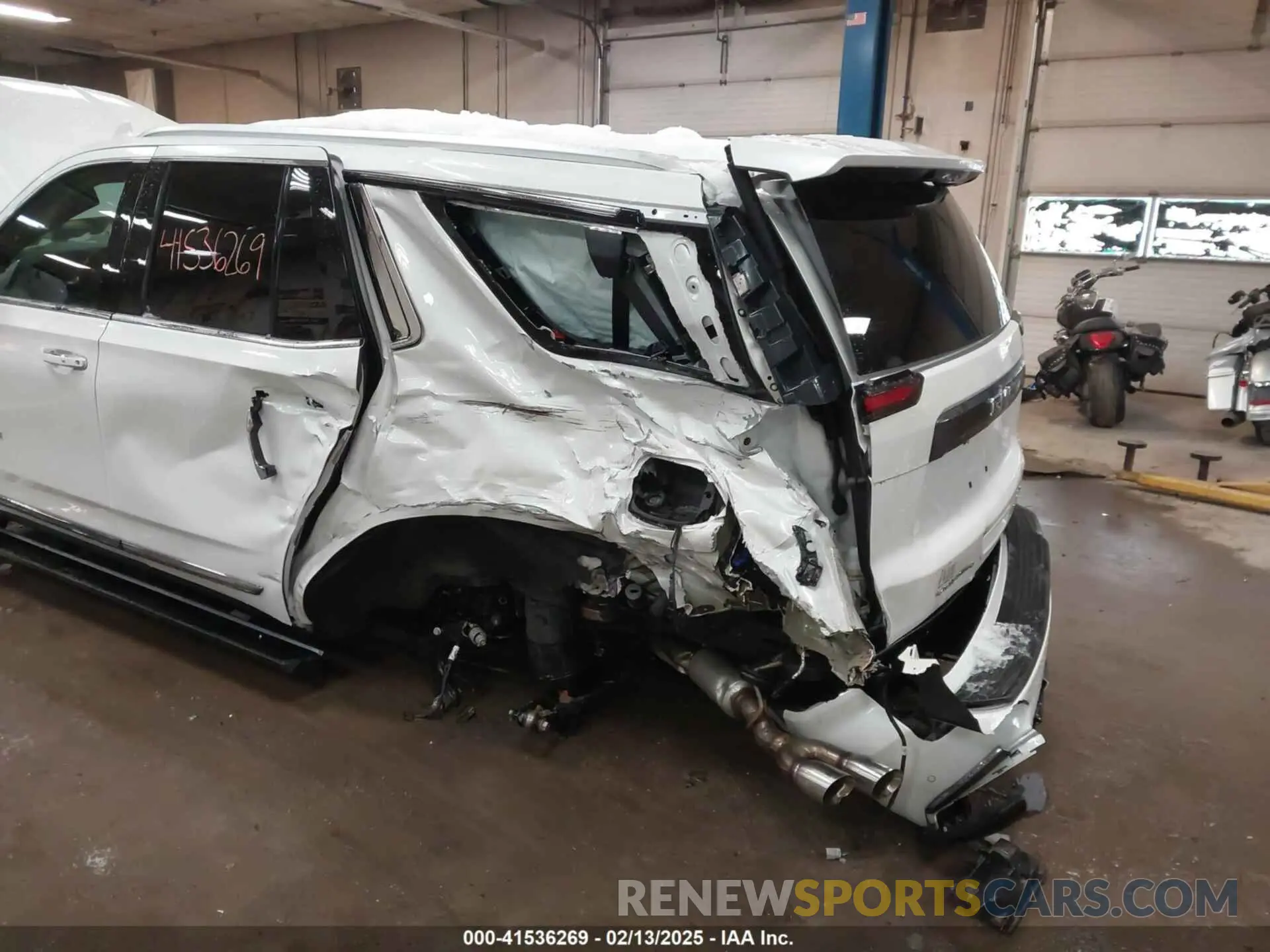 6 Photograph of a damaged car 1GKS2EKL5PR329276 GMC YUKON 2023