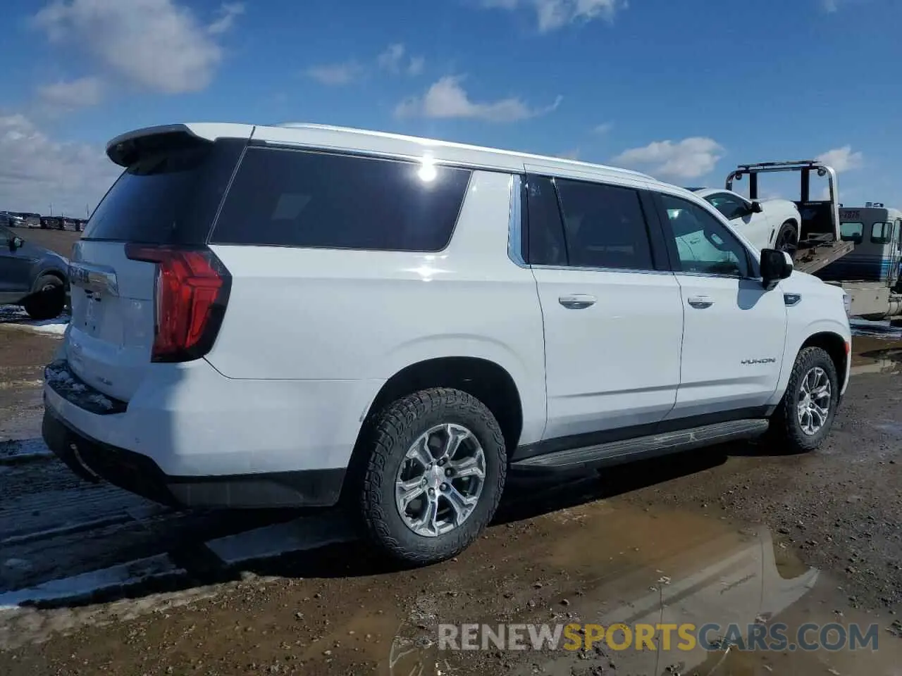 3 Photograph of a damaged car 1GKS2FKD8PR225086 GMC YUKON 2023