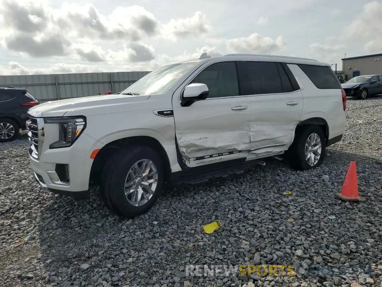 1 Photograph of a damaged car 1GKS1BKD0RR139639 GMC YUKON 2024