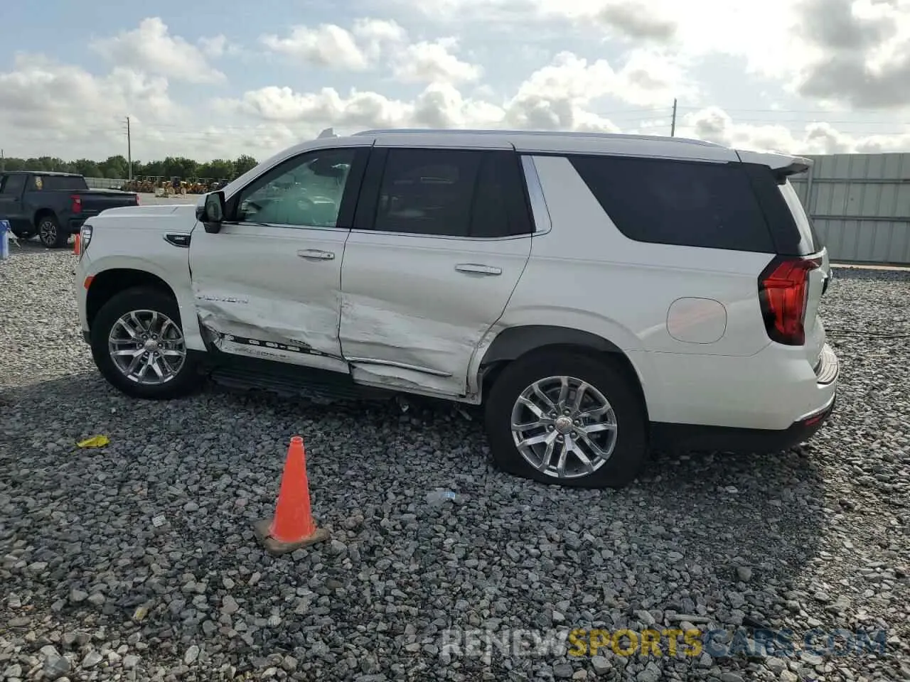 2 Photograph of a damaged car 1GKS1BKD0RR139639 GMC YUKON 2024