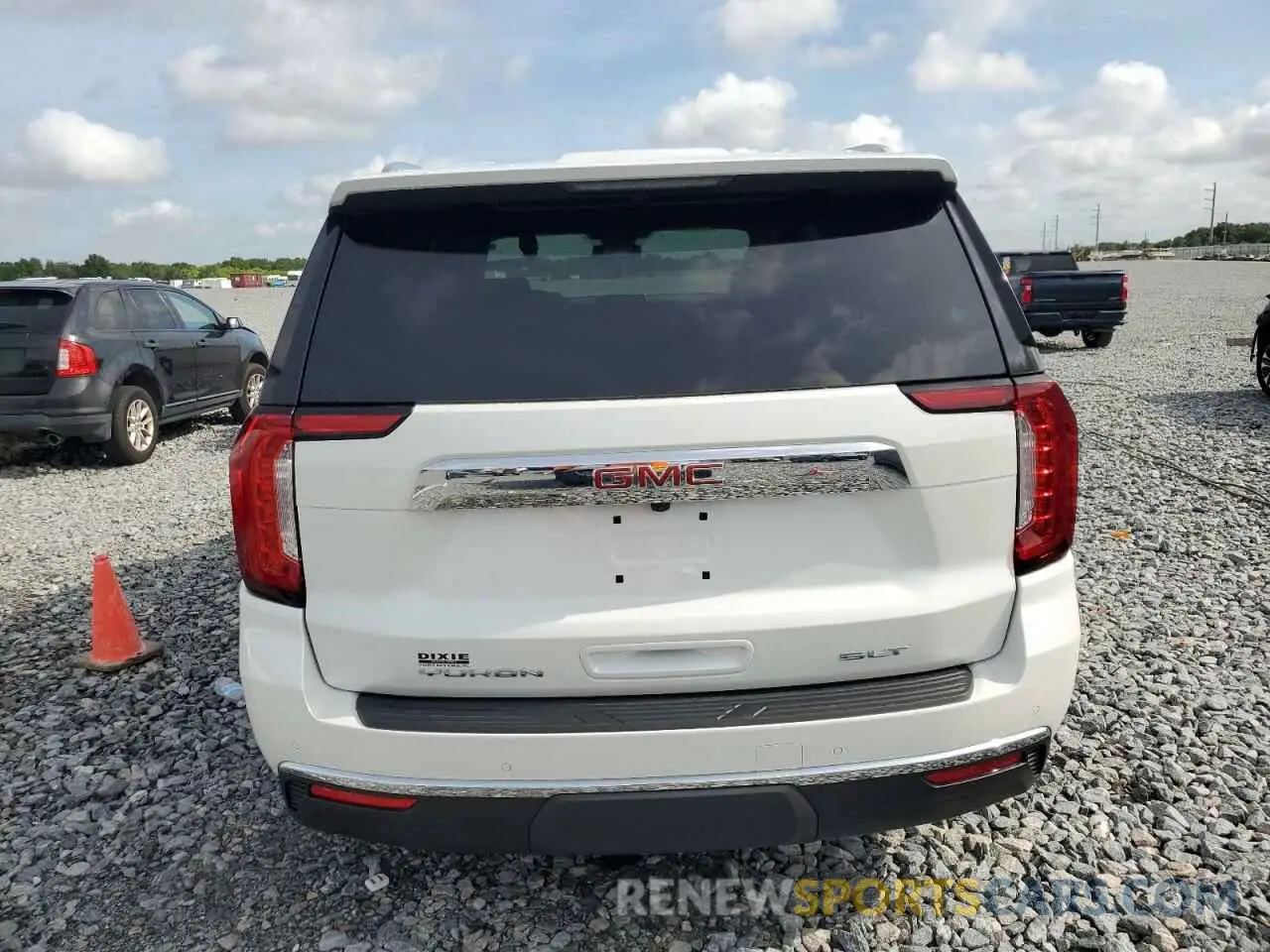 6 Photograph of a damaged car 1GKS1BKD0RR139639 GMC YUKON 2024