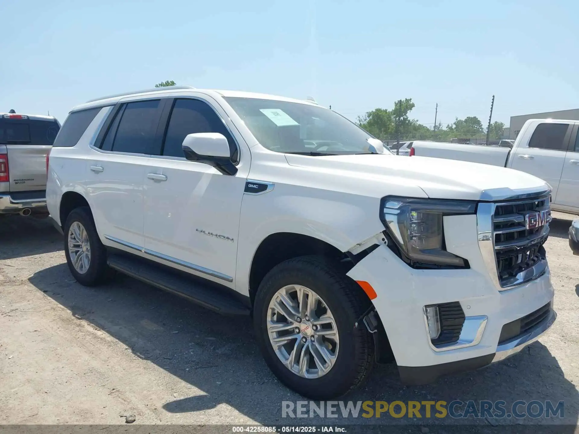 1 Photograph of a damaged car 1GKS1BKD1RR402057 GMC YUKON 2024