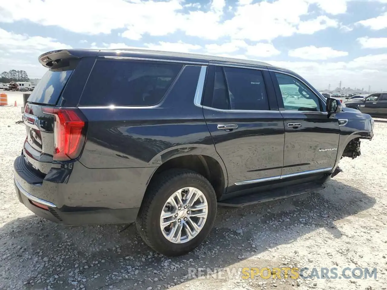 3 Photograph of a damaged car 1GKS1BKD3RR389294 GMC YUKON 2024