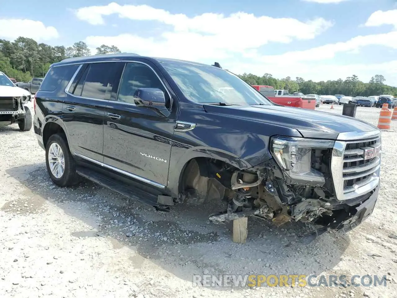 4 Photograph of a damaged car 1GKS1BKD3RR389294 GMC YUKON 2024