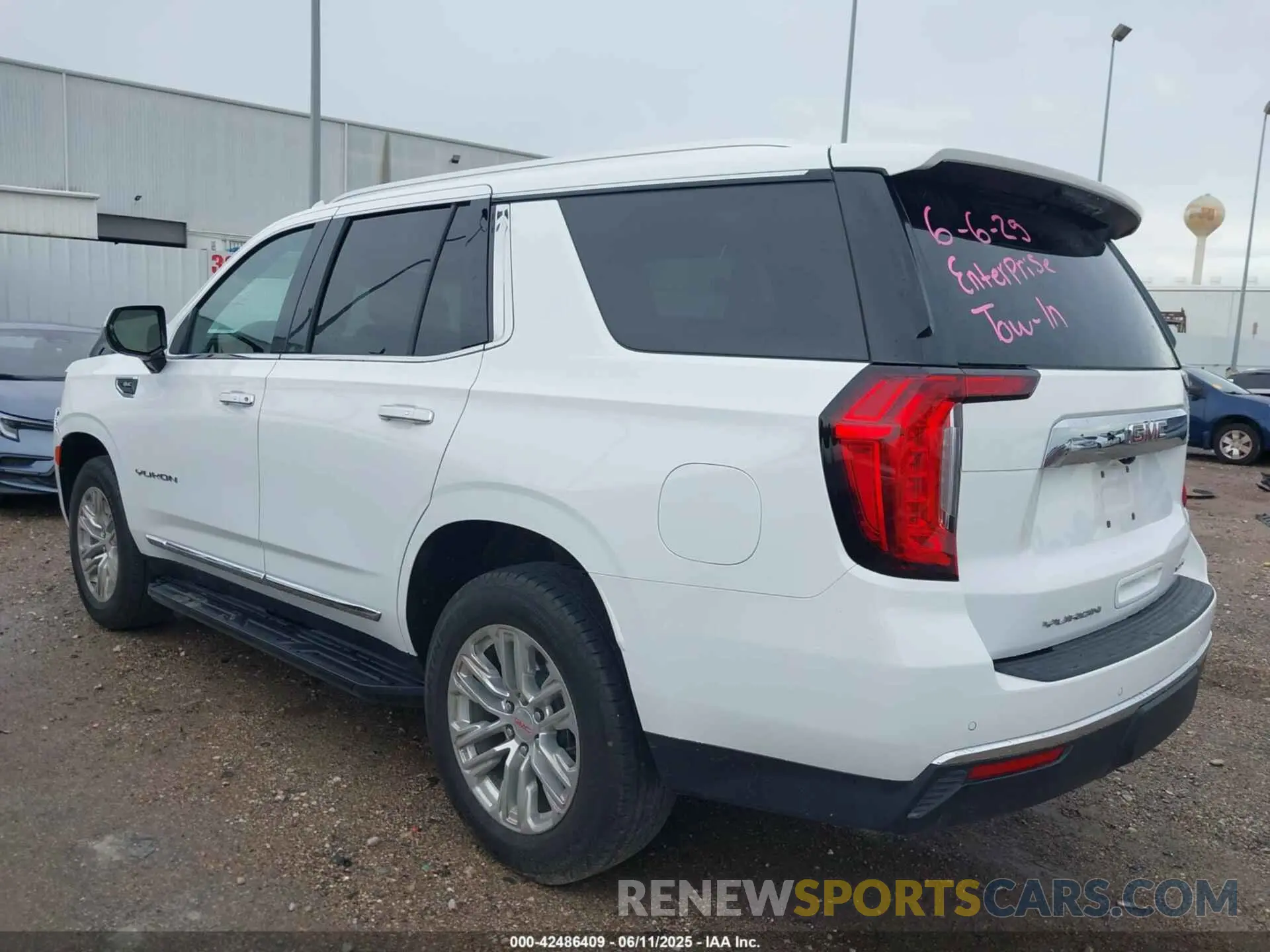 3 Photograph of a damaged car 1GKS1BKD9RR232689 GMC YUKON 2024
