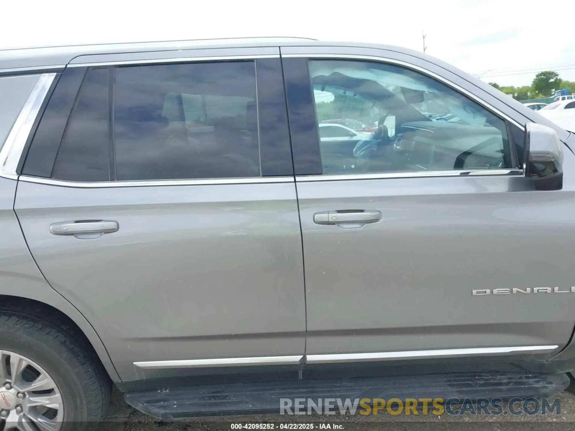 14 Photograph of a damaged car 1GKS1DKL4RR221344 GMC YUKON 2024
