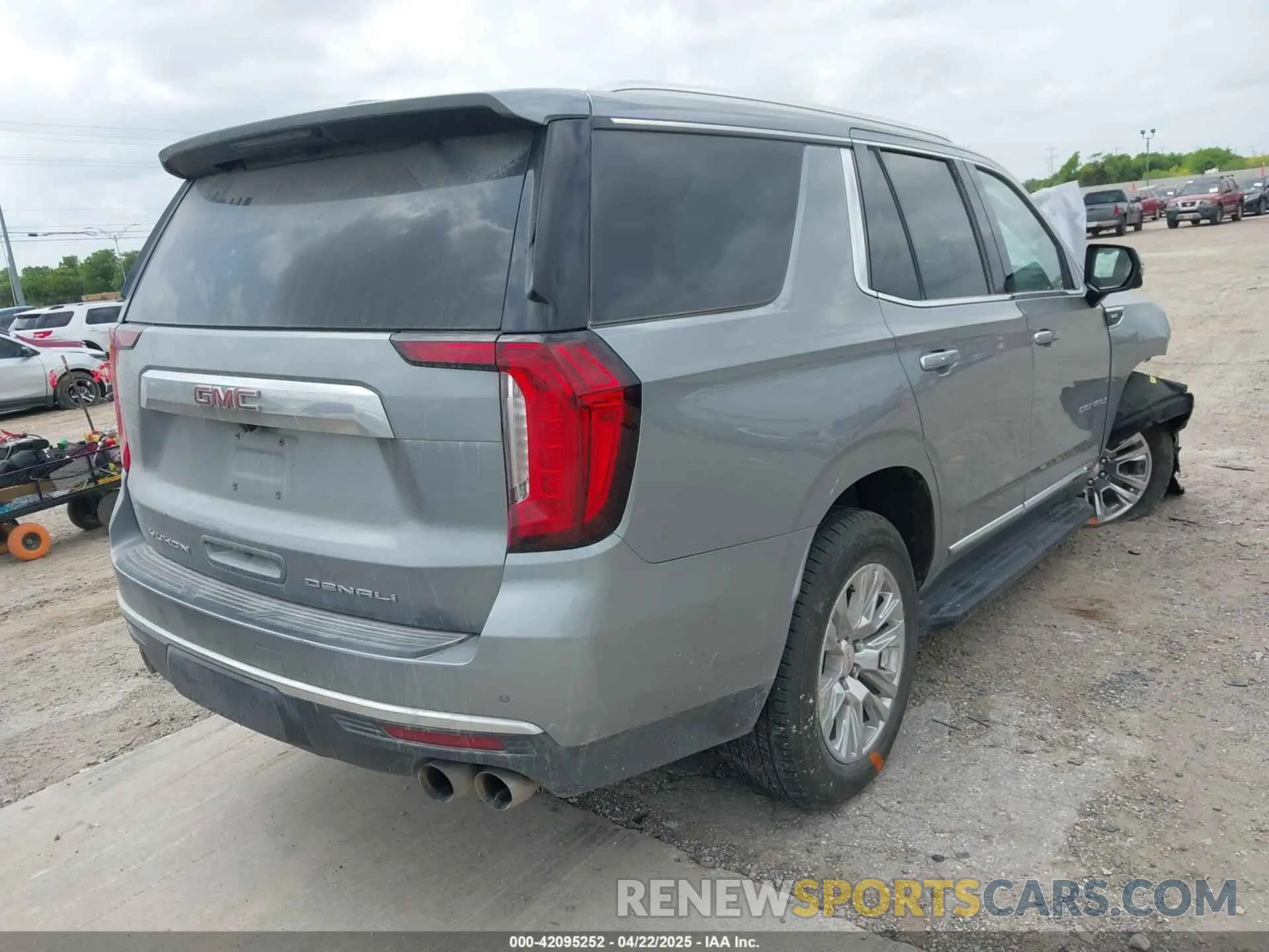 4 Photograph of a damaged car 1GKS1DKL4RR221344 GMC YUKON 2024