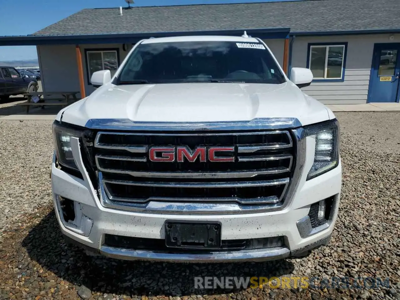5 Photograph of a damaged car 1GKS2BKD1RR233137 GMC YUKON 2024