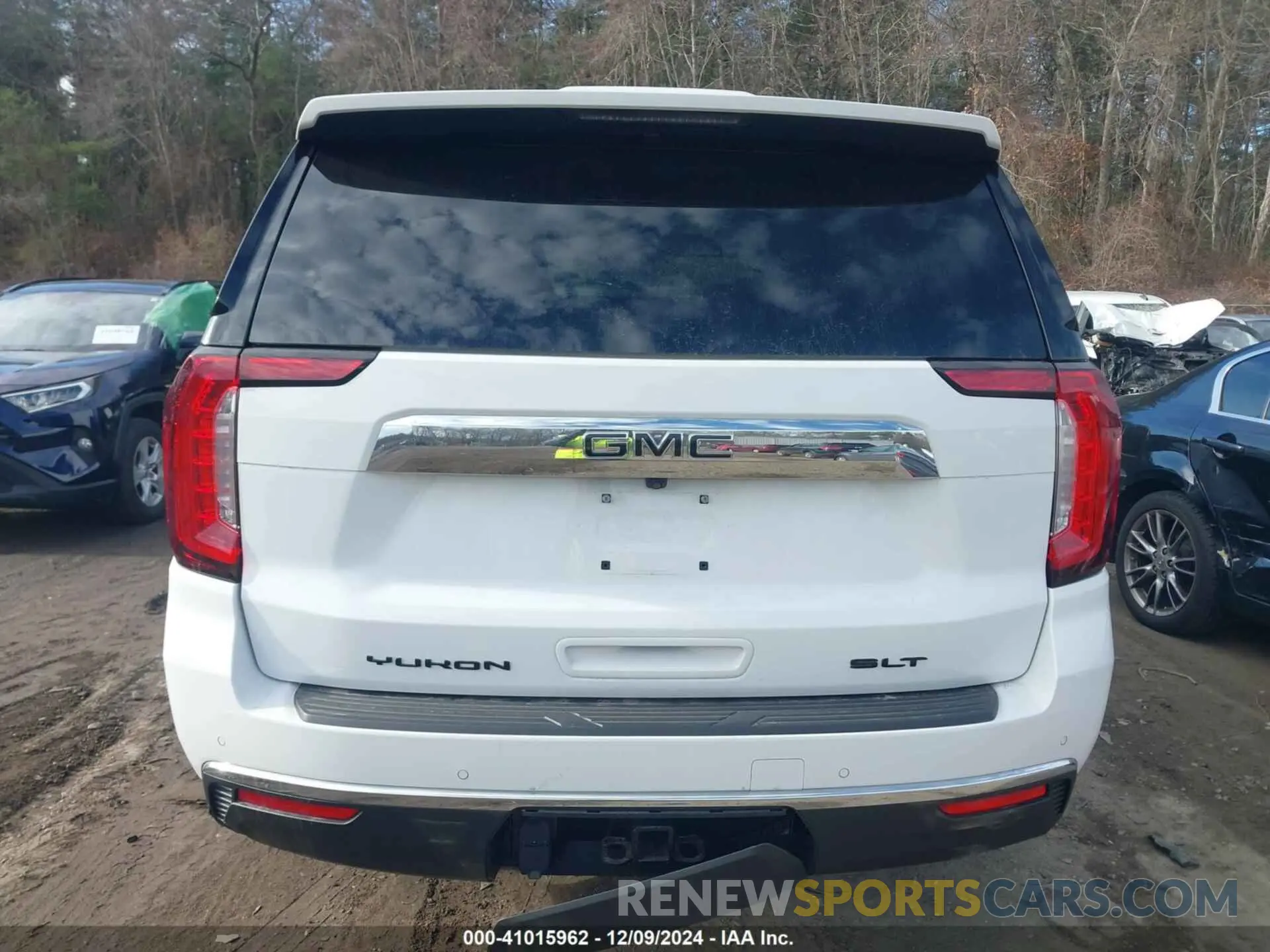 17 Photograph of a damaged car 1GKS2BKD4RR312432 GMC YUKON 2024