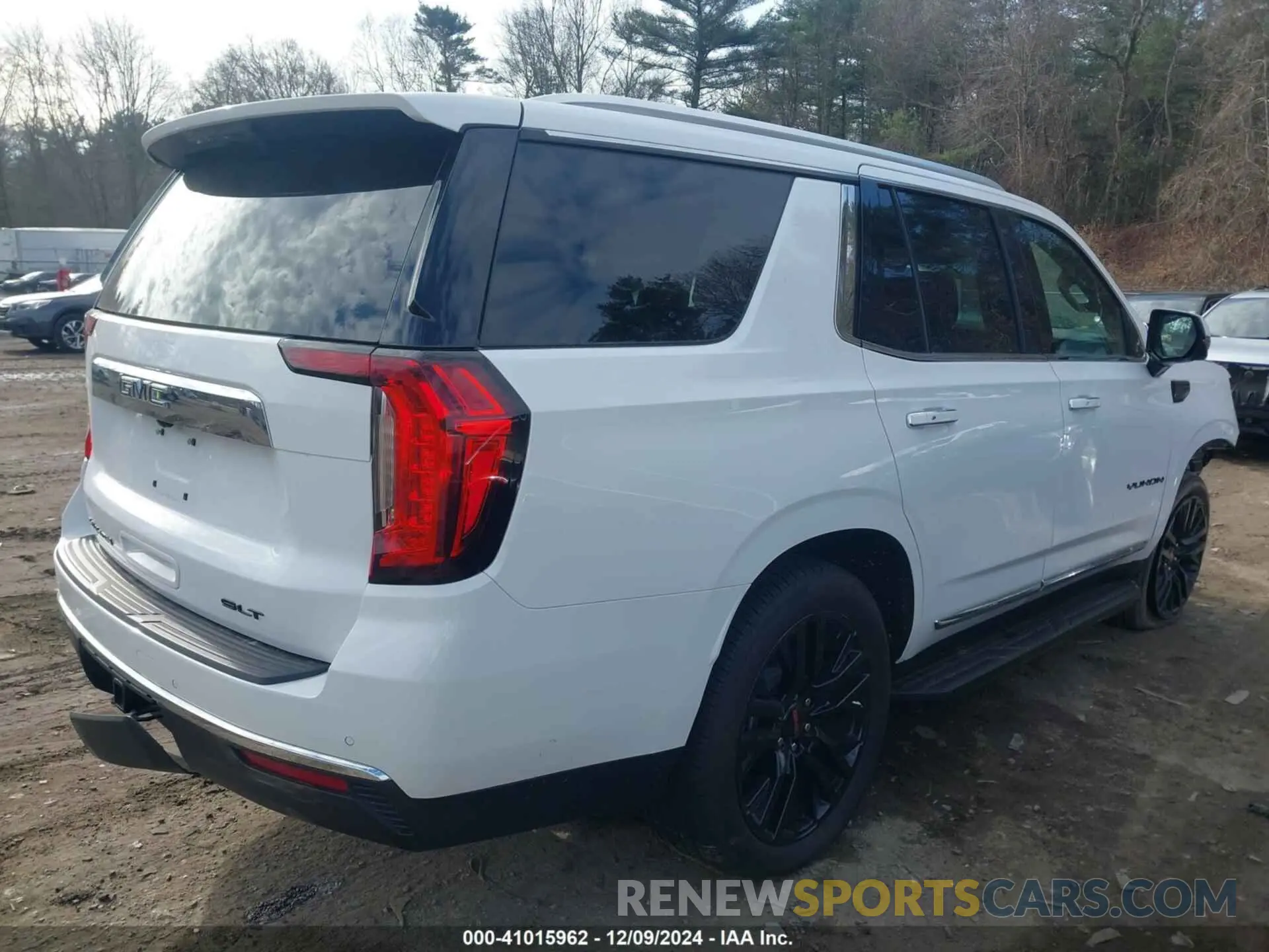 4 Photograph of a damaged car 1GKS2BKD4RR312432 GMC YUKON 2024