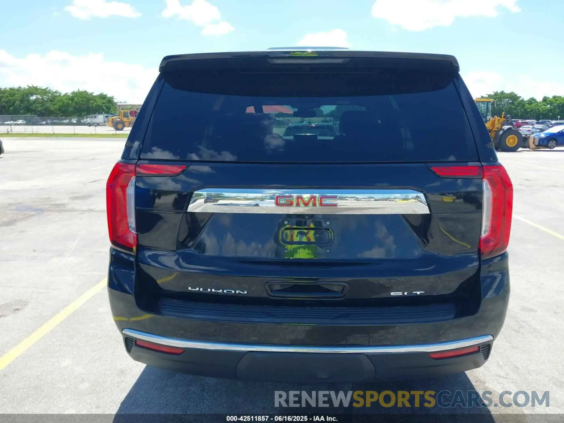 16 Photograph of a damaged car 1GKS2BKDXRR235260 GMC YUKON 2024