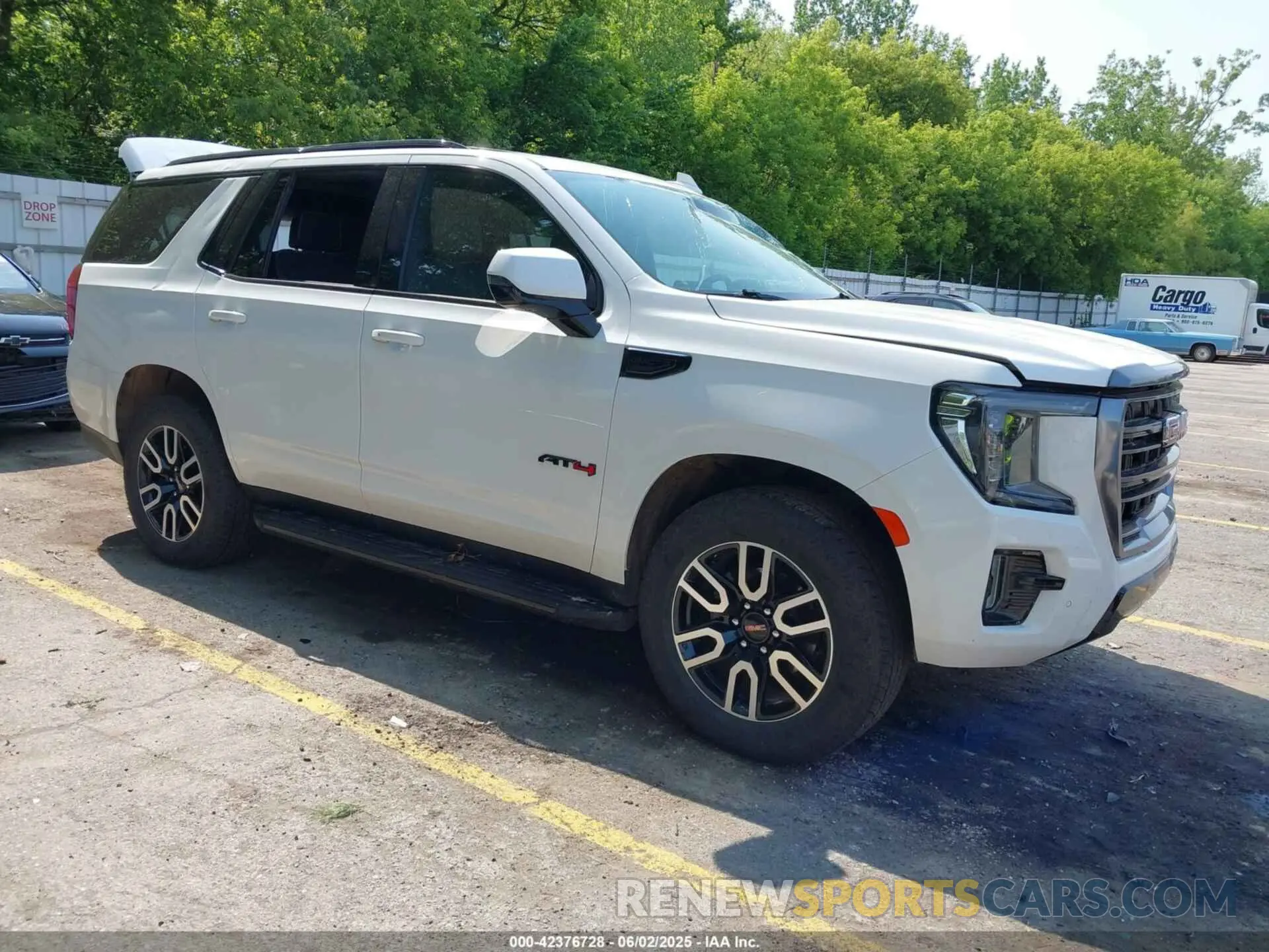 1 Photograph of a damaged car 1GKS2CKD0RR205285 GMC YUKON 2024