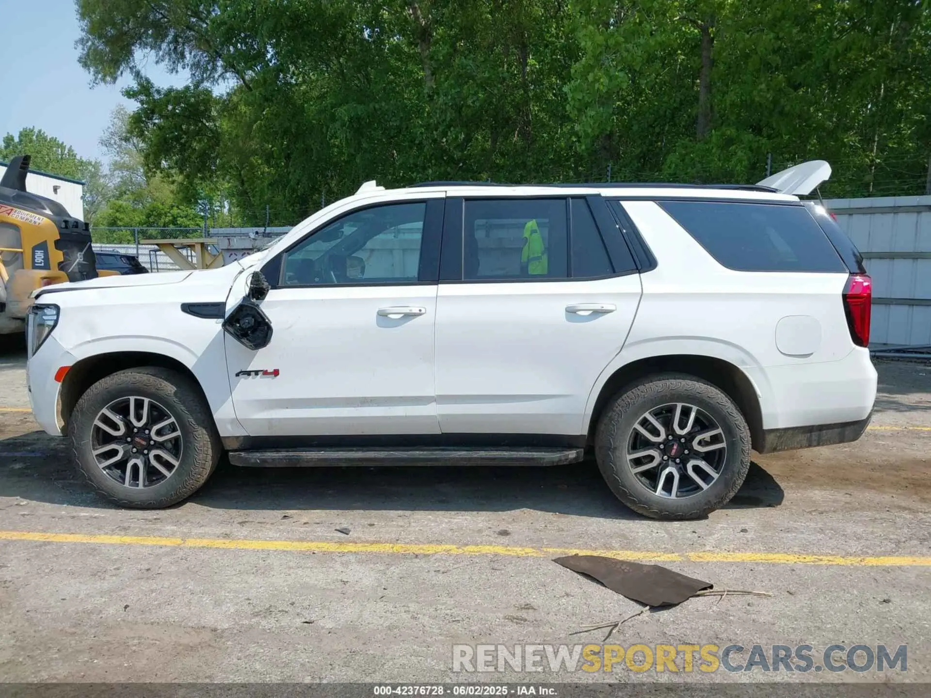 14 Photograph of a damaged car 1GKS2CKD0RR205285 GMC YUKON 2024