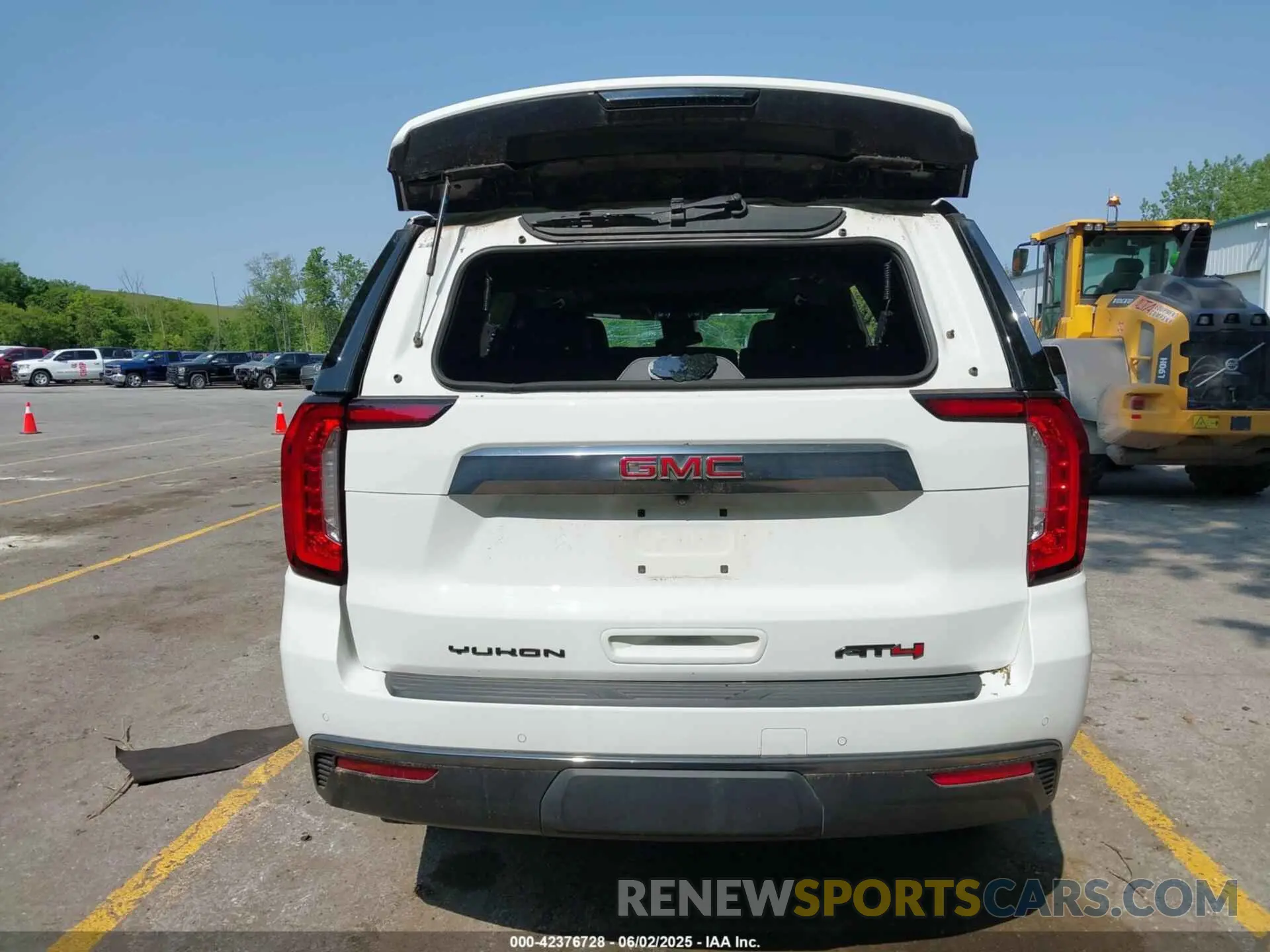 16 Photograph of a damaged car 1GKS2CKD0RR205285 GMC YUKON 2024
