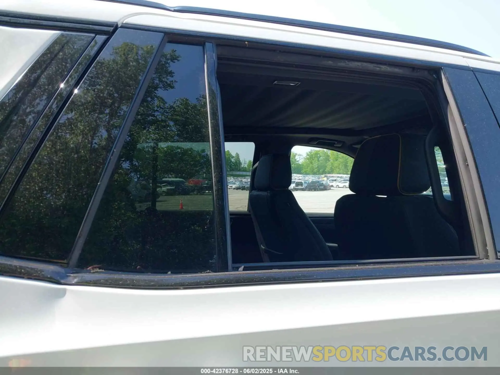 17 Photograph of a damaged car 1GKS2CKD0RR205285 GMC YUKON 2024