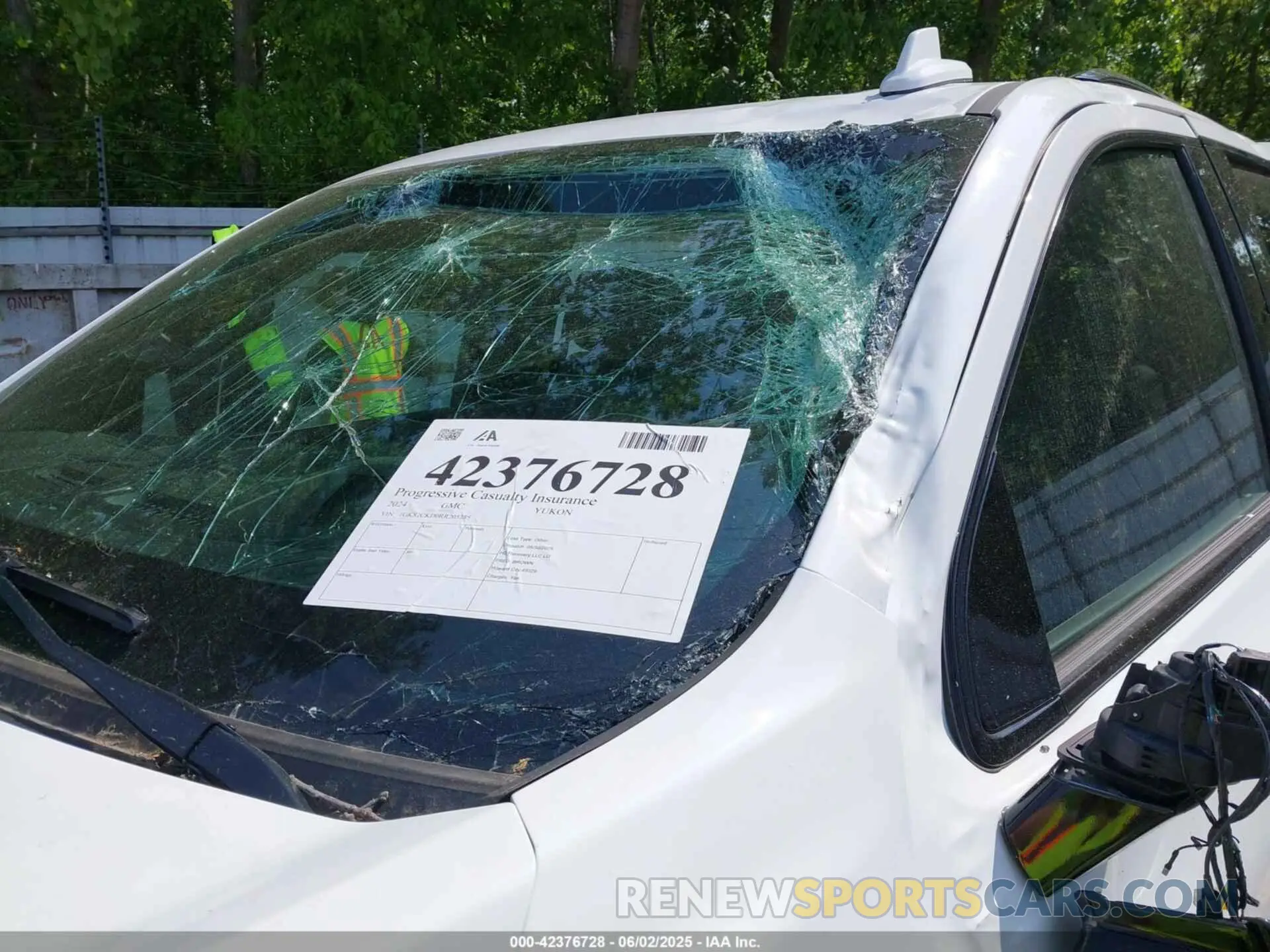 19 Photograph of a damaged car 1GKS2CKD0RR205285 GMC YUKON 2024