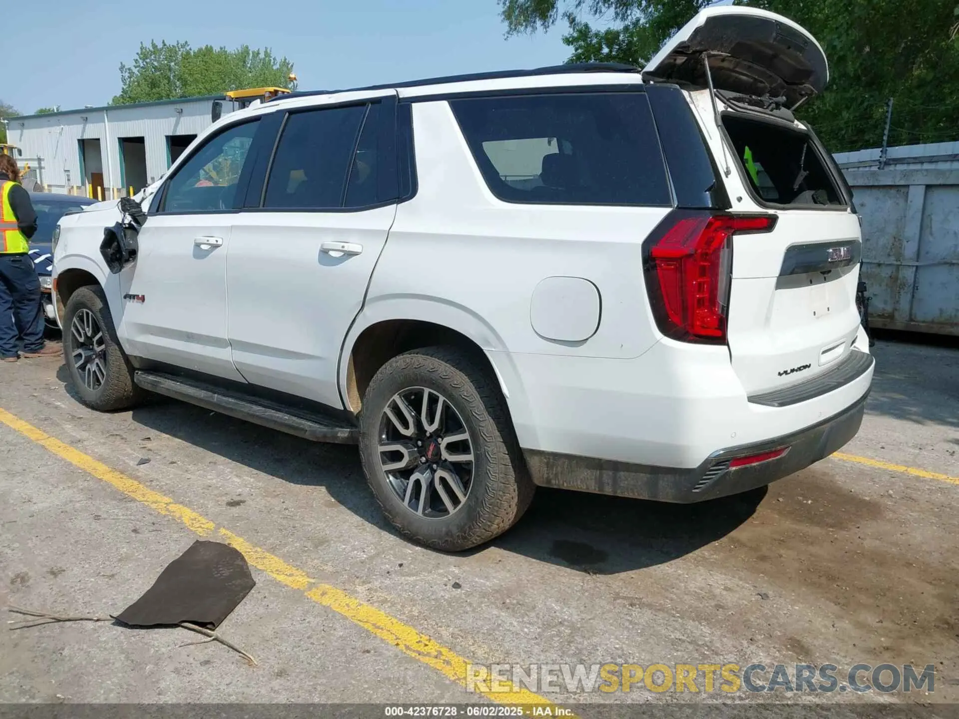 3 Photograph of a damaged car 1GKS2CKD0RR205285 GMC YUKON 2024