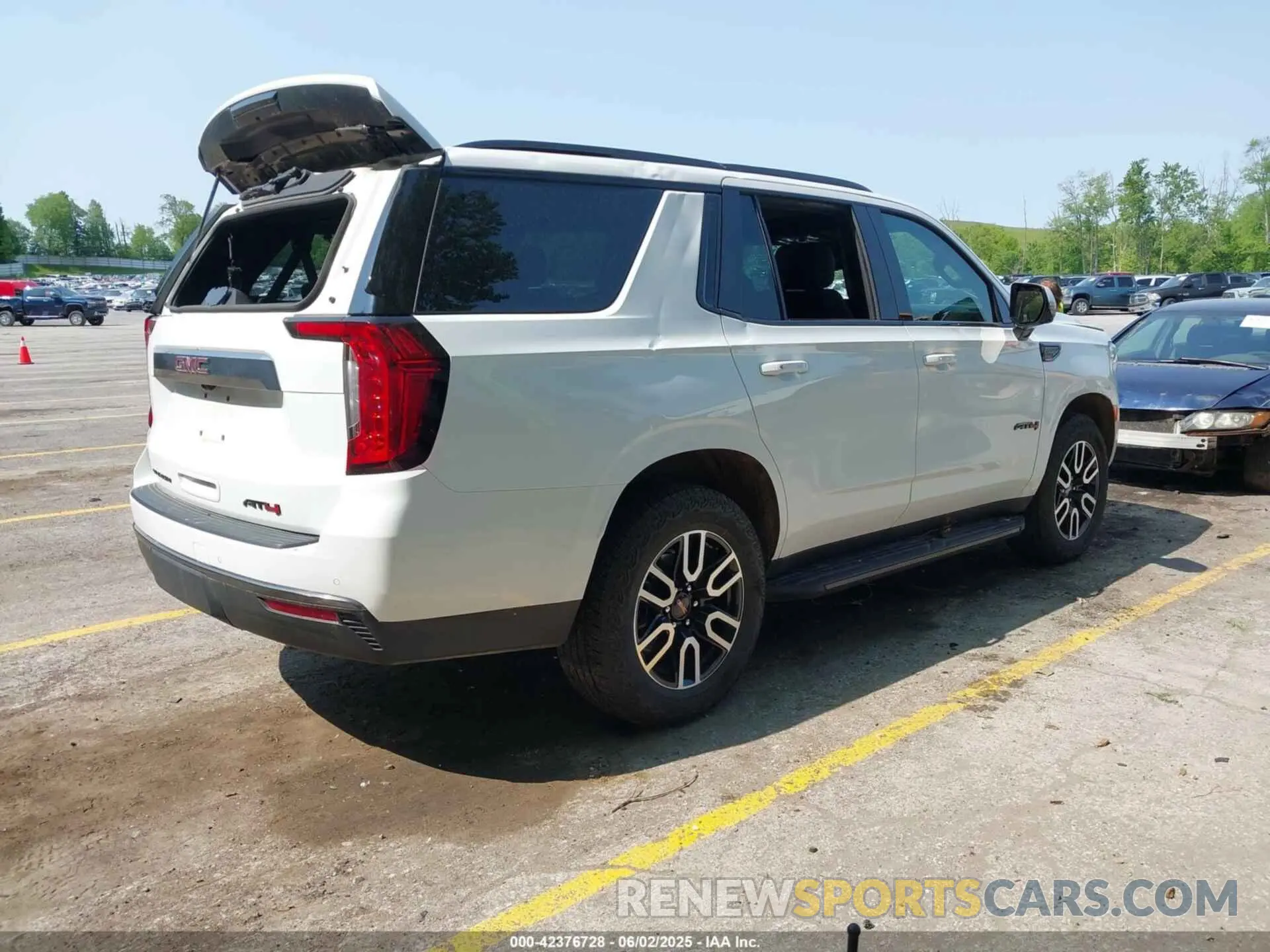 4 Photograph of a damaged car 1GKS2CKD0RR205285 GMC YUKON 2024