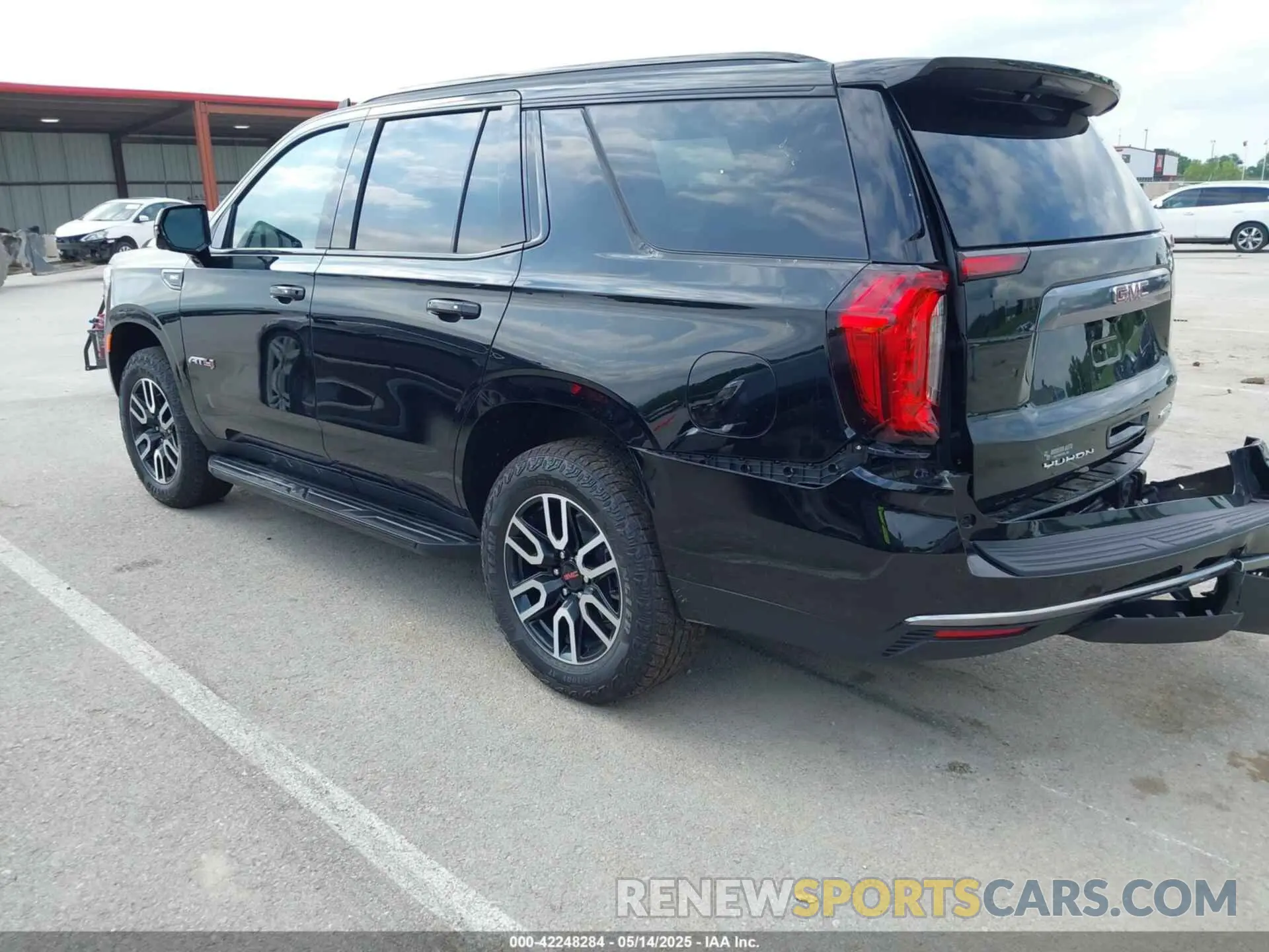 3 Photograph of a damaged car 1GKS2CKD0RR389126 GMC YUKON 2024